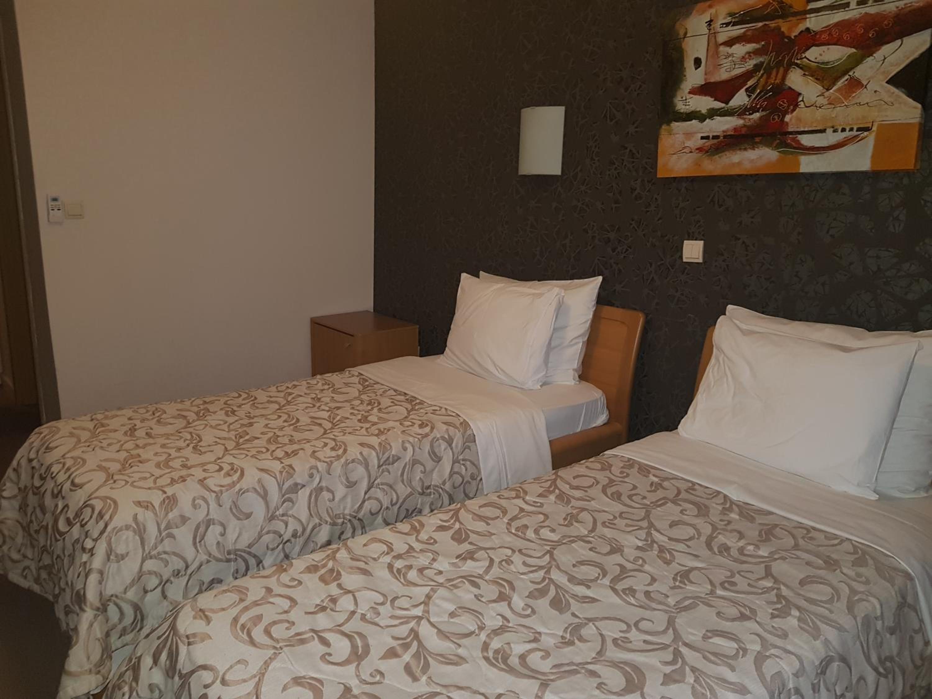 Twin Room with Bathroom photo 2