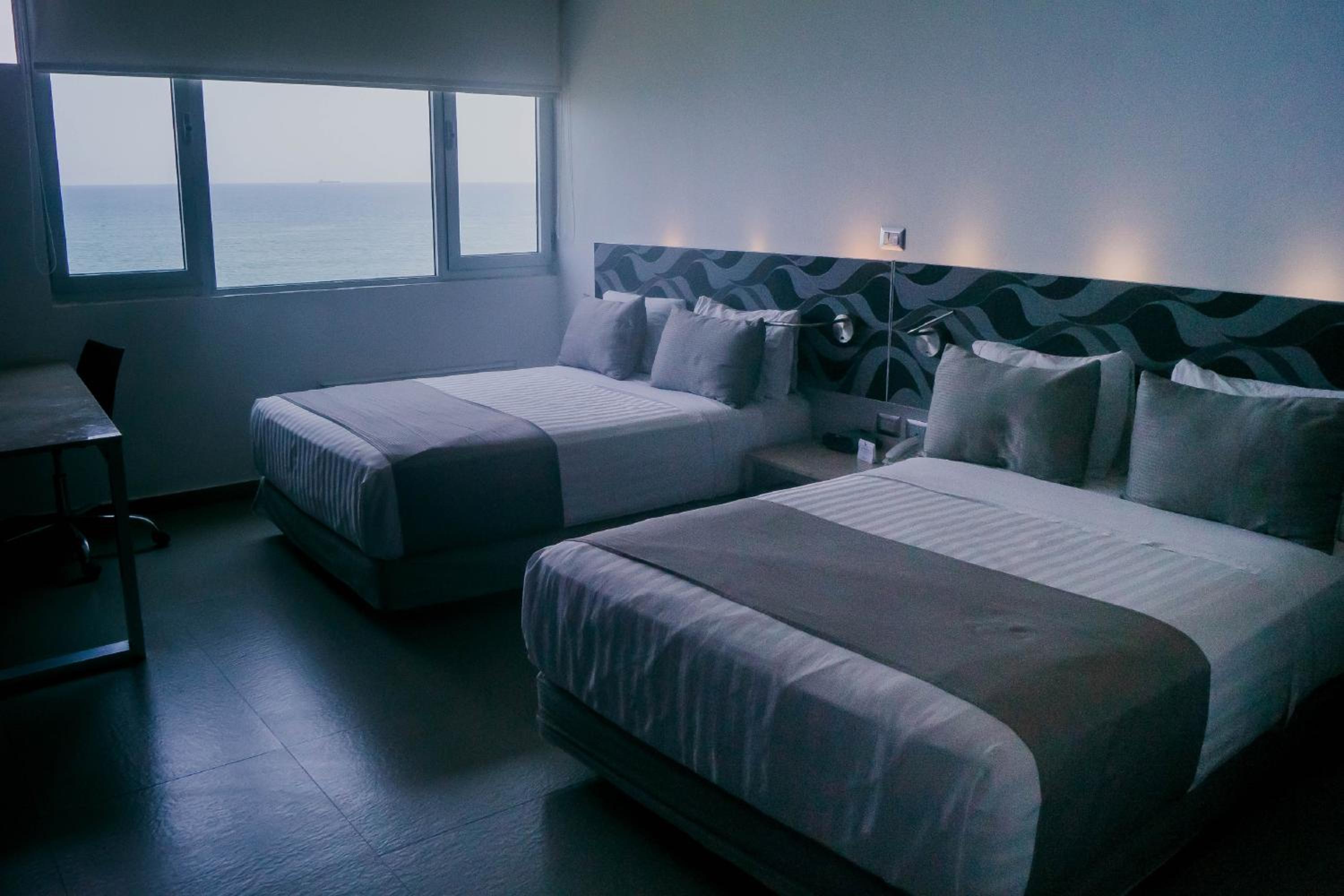 Double Room with Two Double Beds with Beach View photo 3