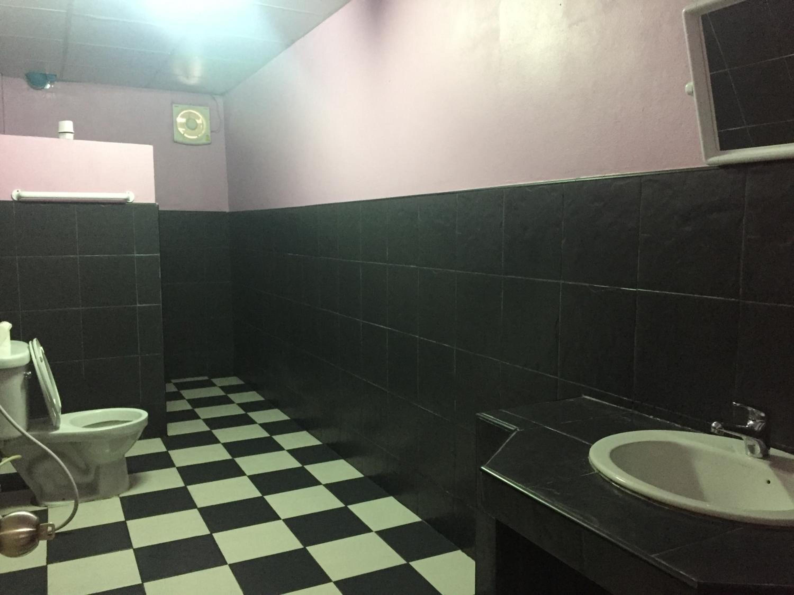 Triple Room with Private Bathroom photo 3