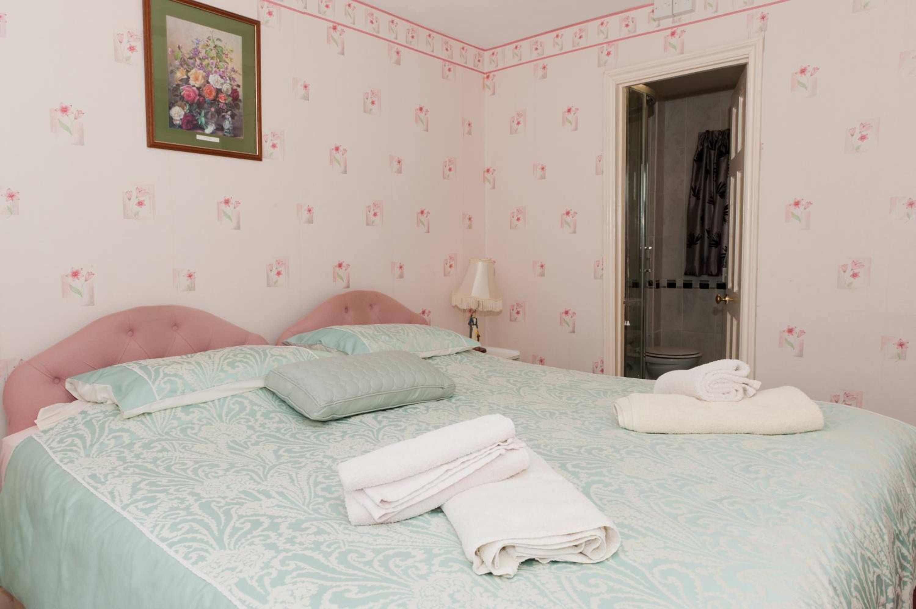 Deluxe Double Room with Shower - Photo 1