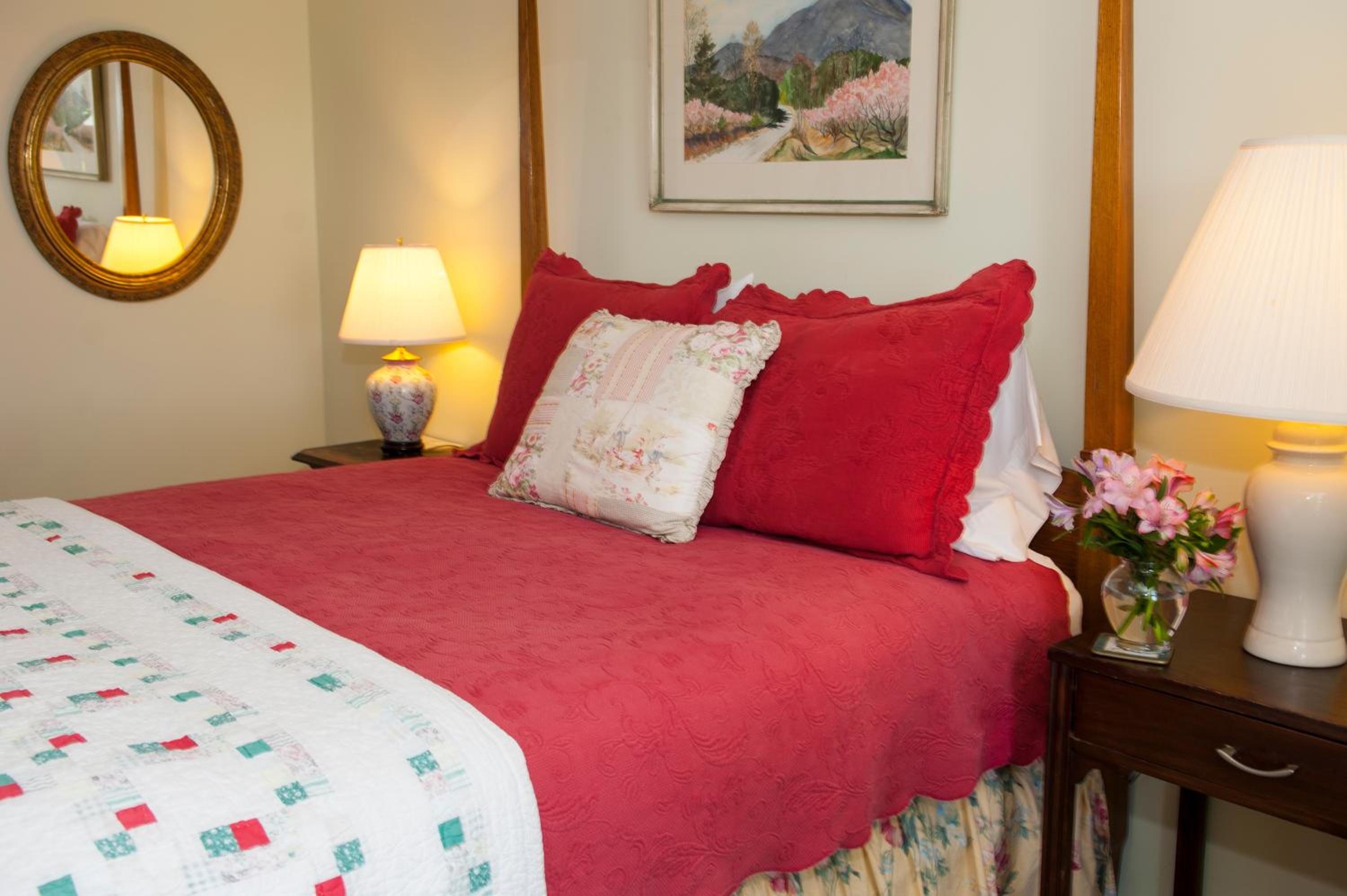 Standard Queen (Room 7)
