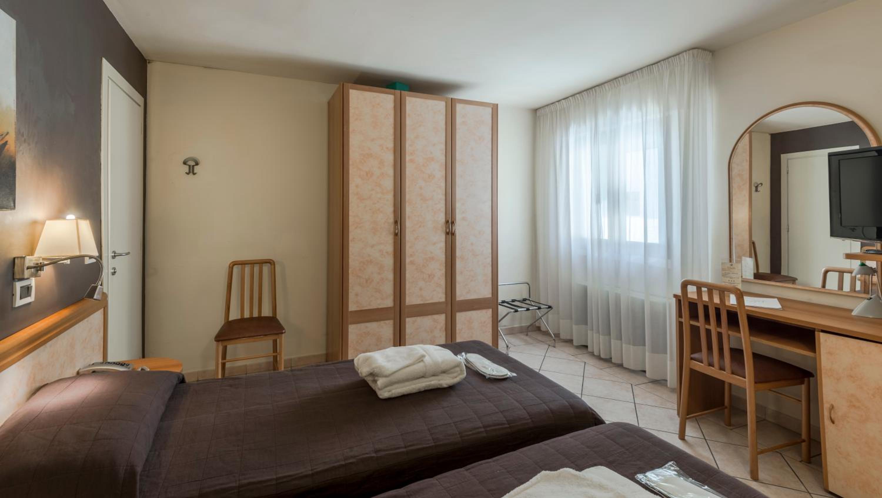 Double or Twin Room - Photo 2