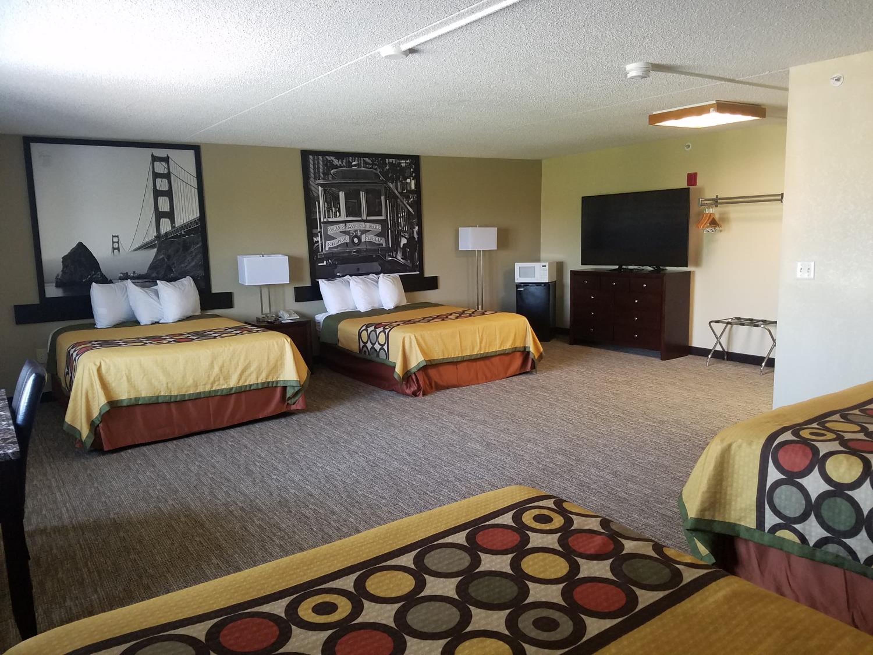 Queen Room with Four Queen Beds - Non-Smoking