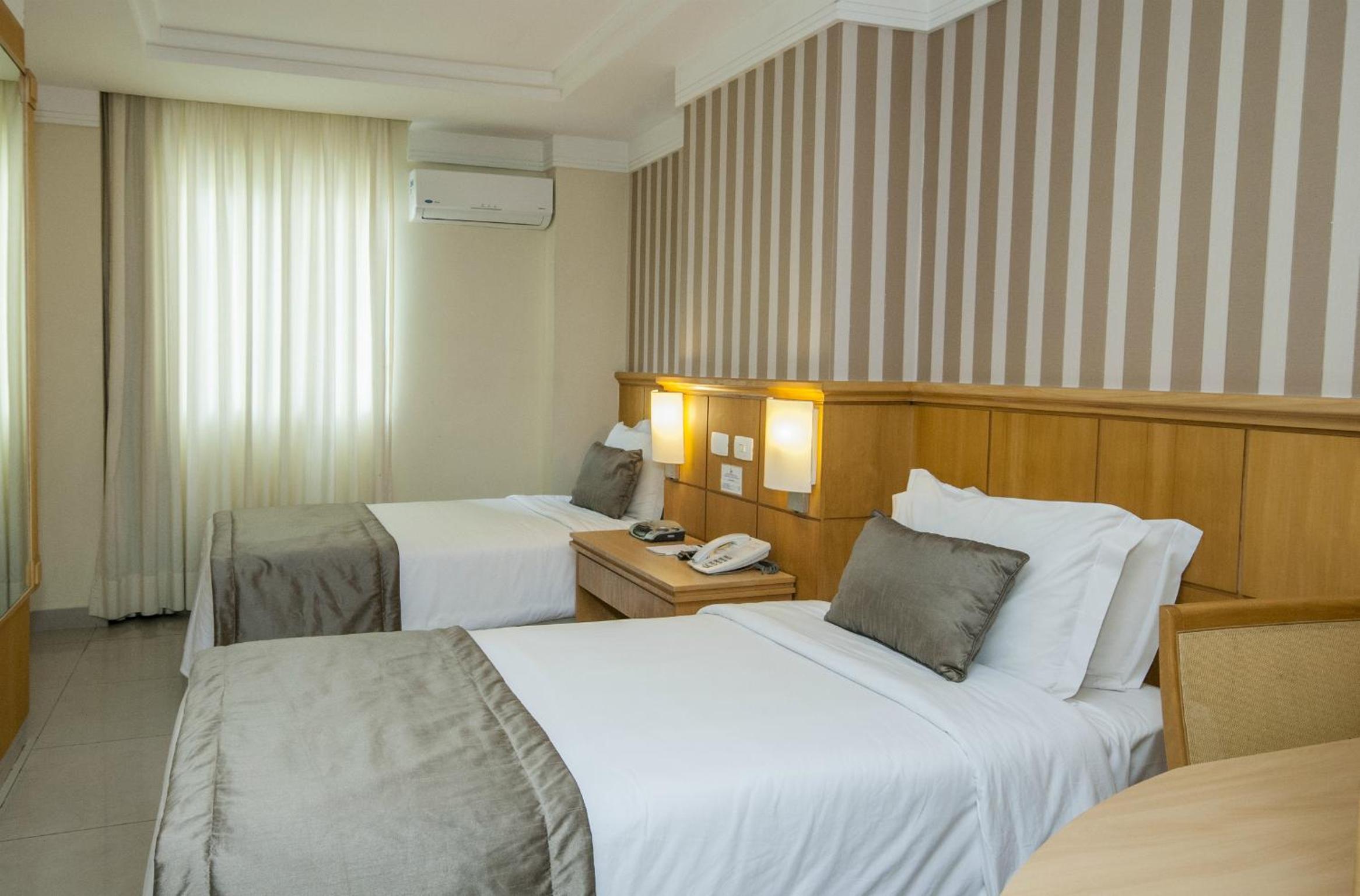 Standard Twin Room thumbnail 5
