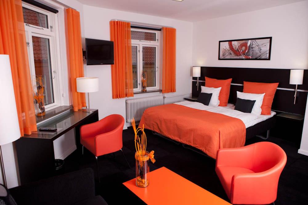 Large Double Room with Extra Bed photo 1
