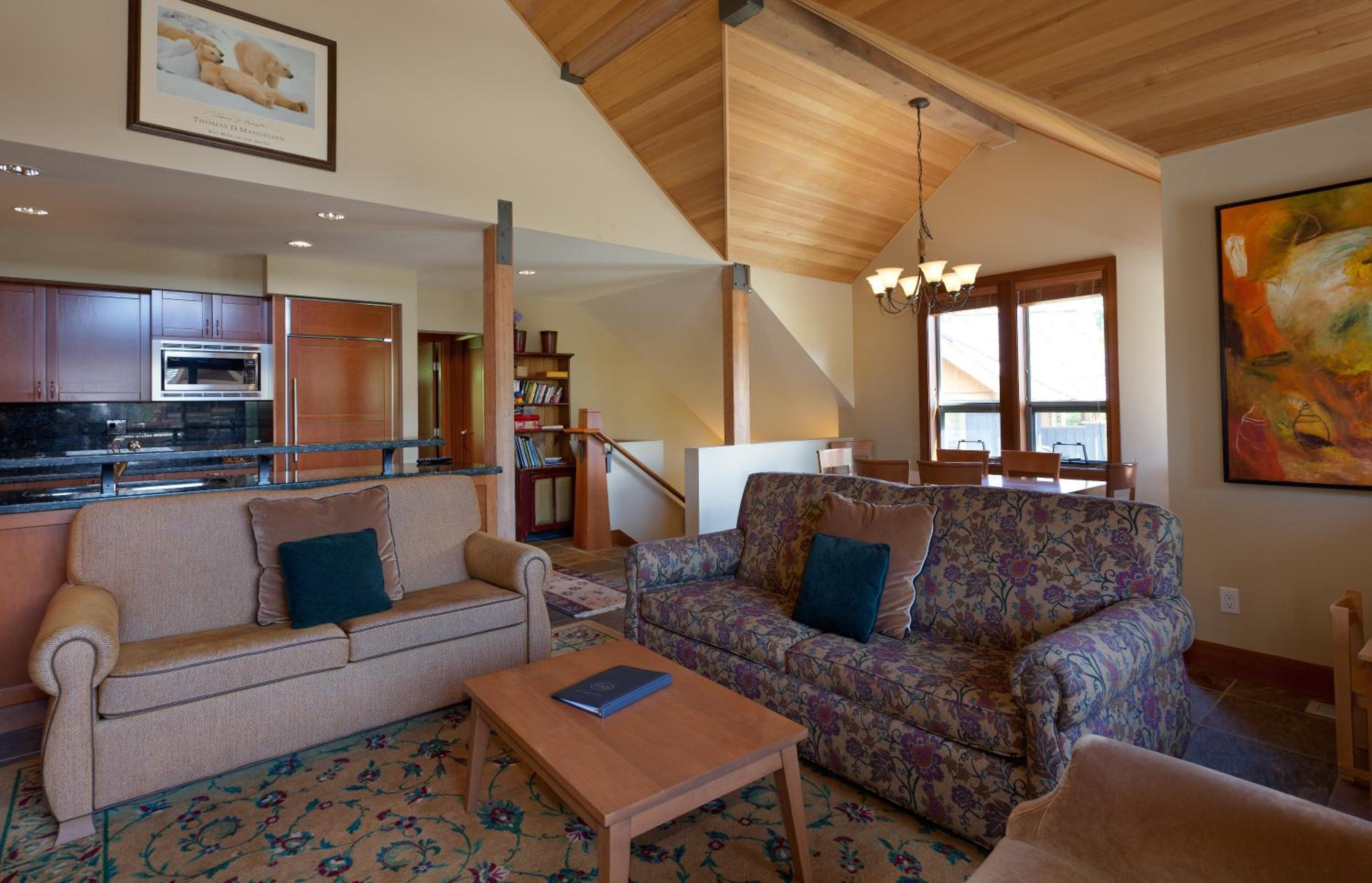 Three-Bedroom Apartment with Private Hot Tub (4745)