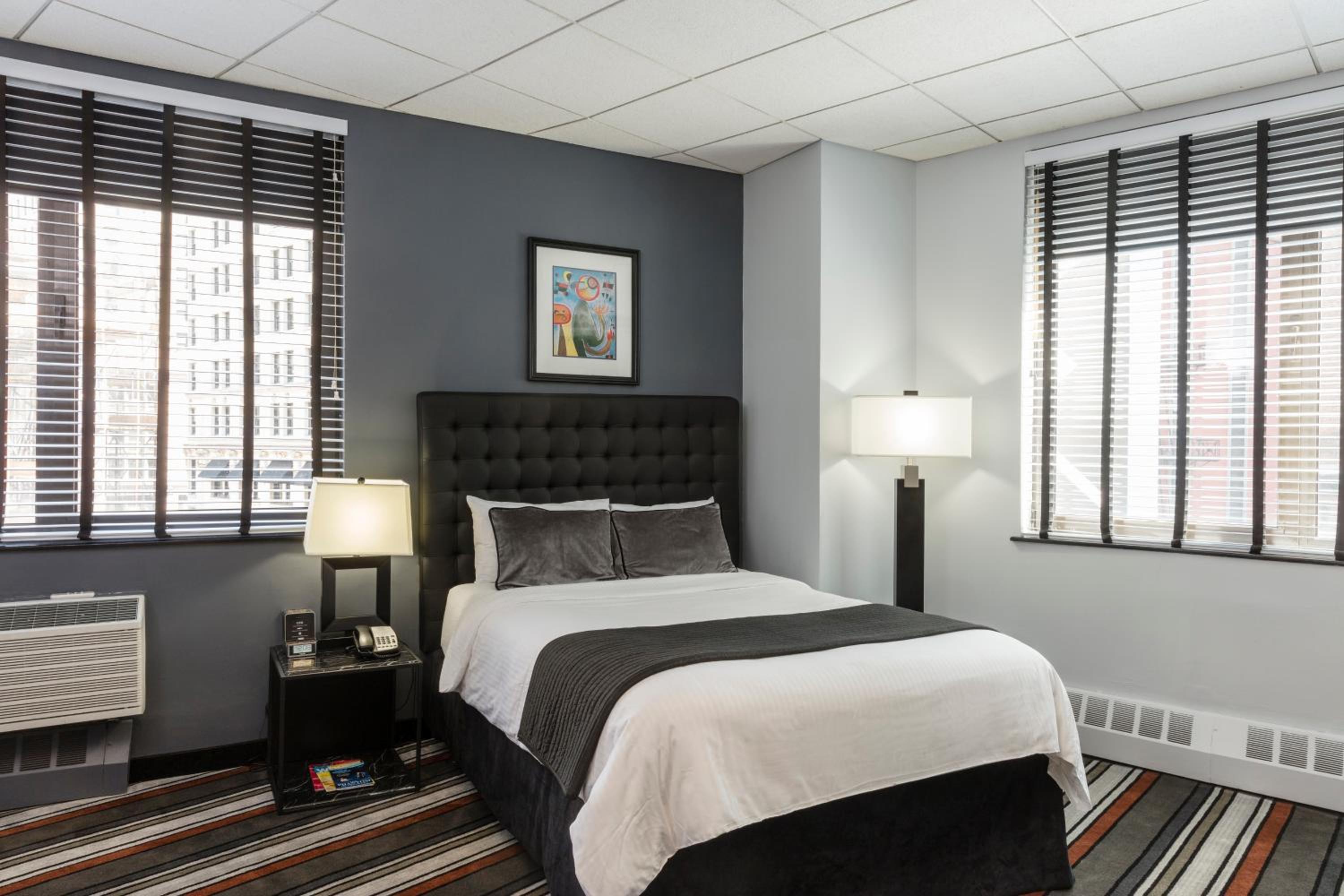 Superior Room With Queen Bed photo 2