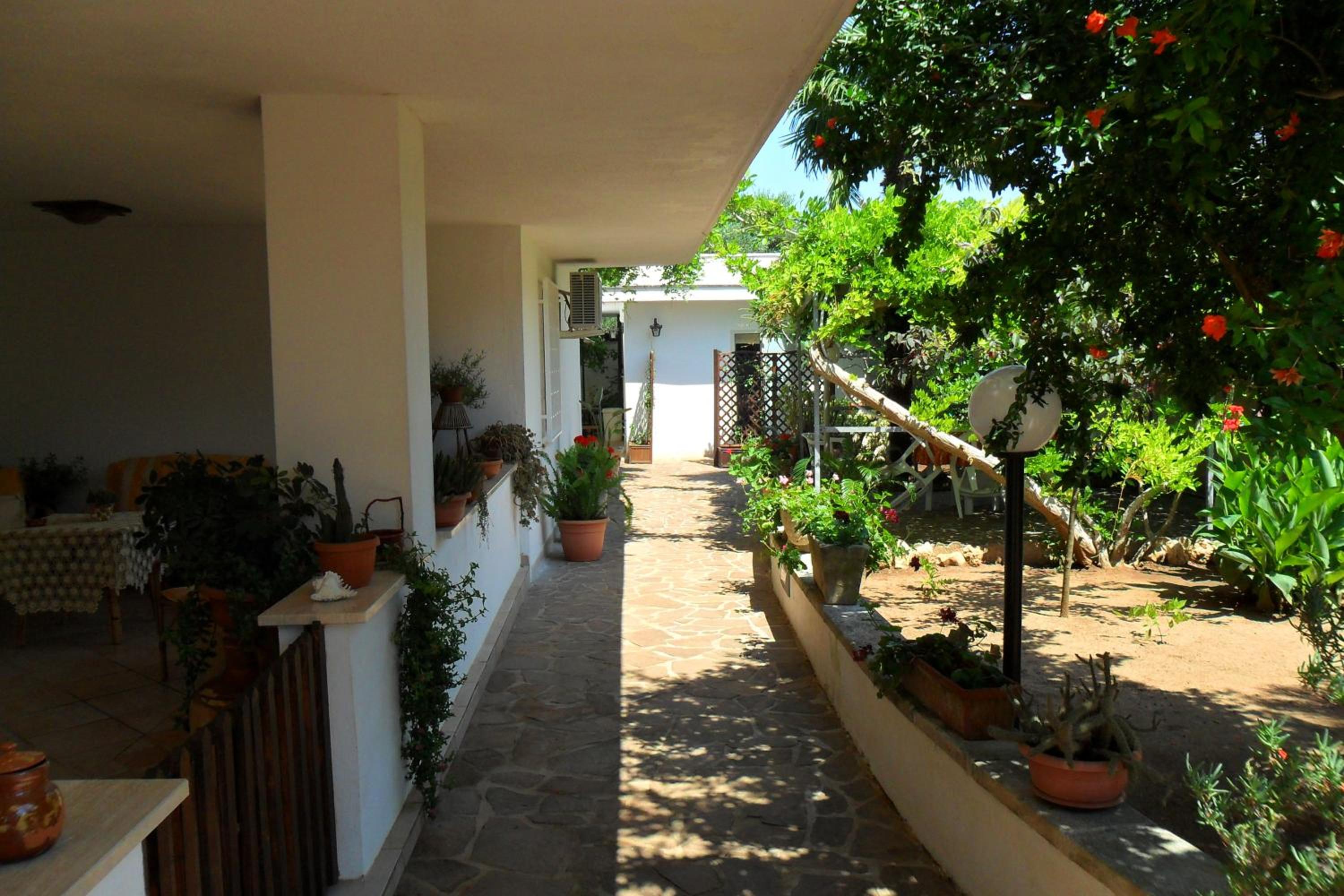 Double or Twin Room with Private Bathroom photo 2