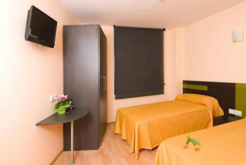 Twin Room (1 - 2 Adults) - Photo 1