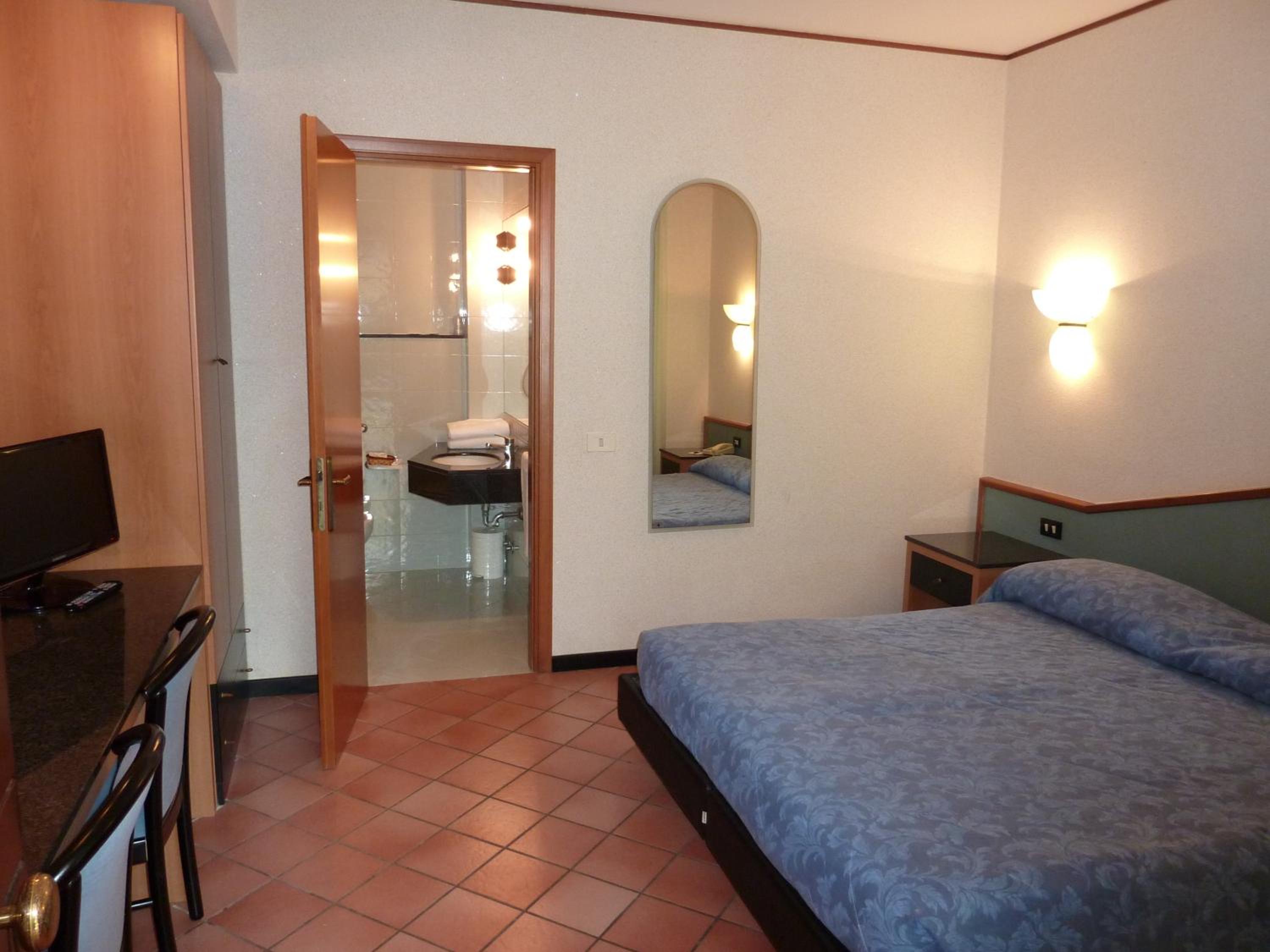 Double or Twin Room photo 2