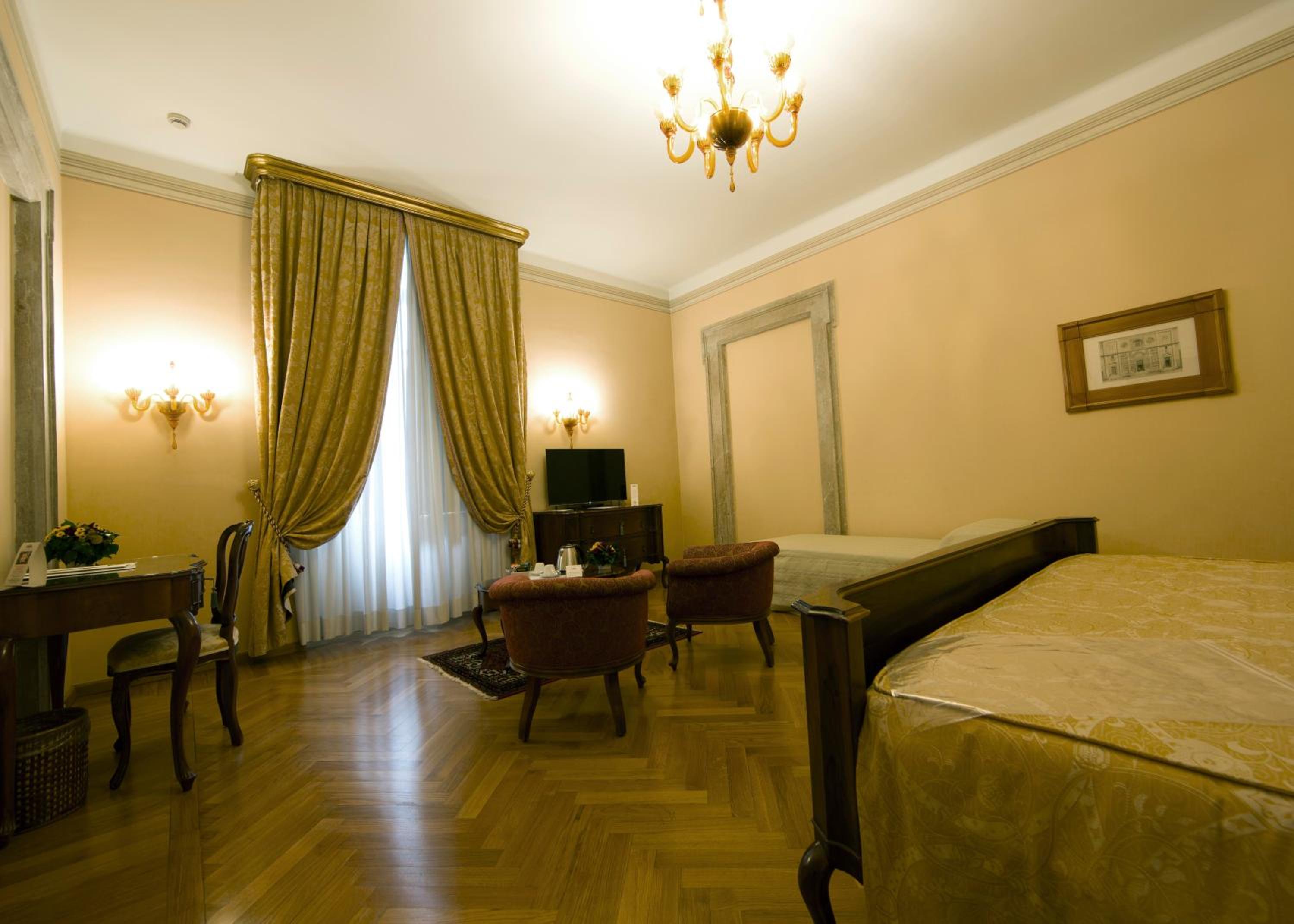 Junior Suite (3 Adults) - Photo 5