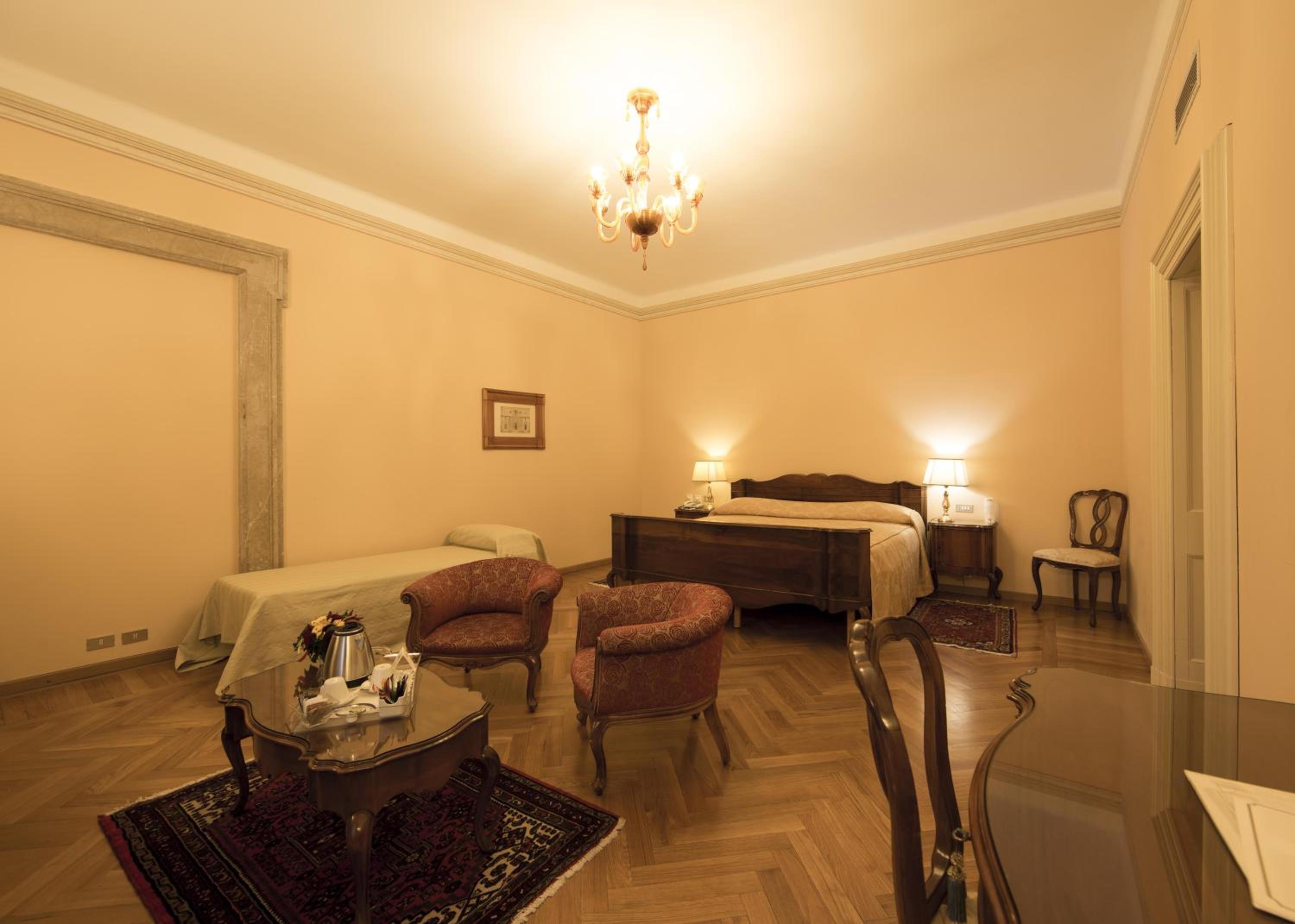 Junior Suite (3 Adults) - Photo 4