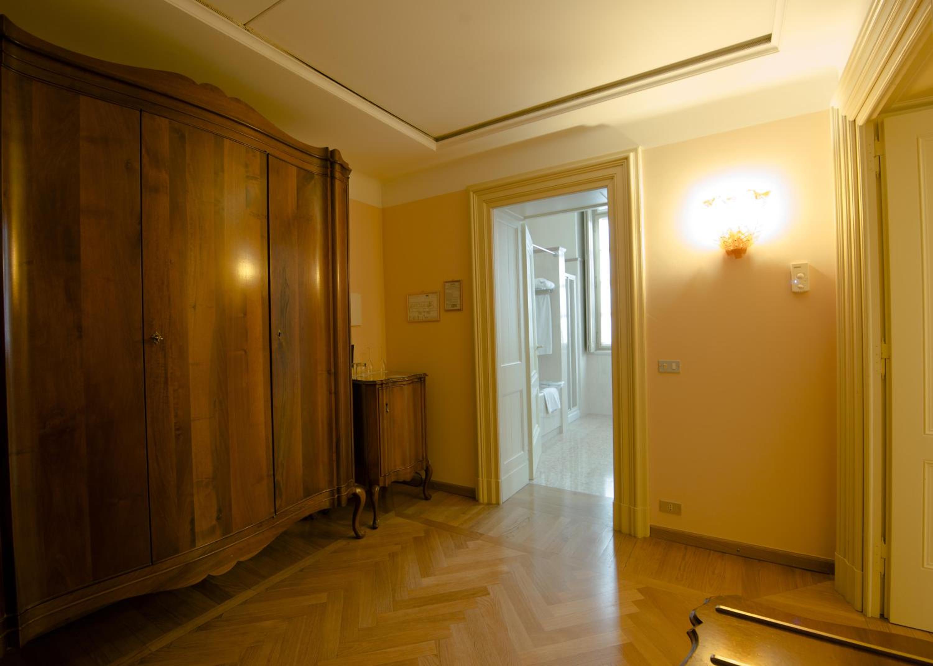 Junior Suite (3 Adults) - Photo 2