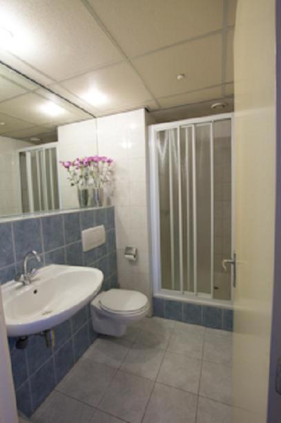 Triple Room with Private Bathroom - Photo 3