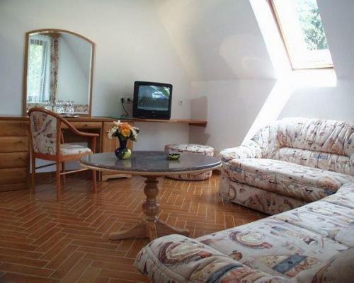 Suite - Photo 1