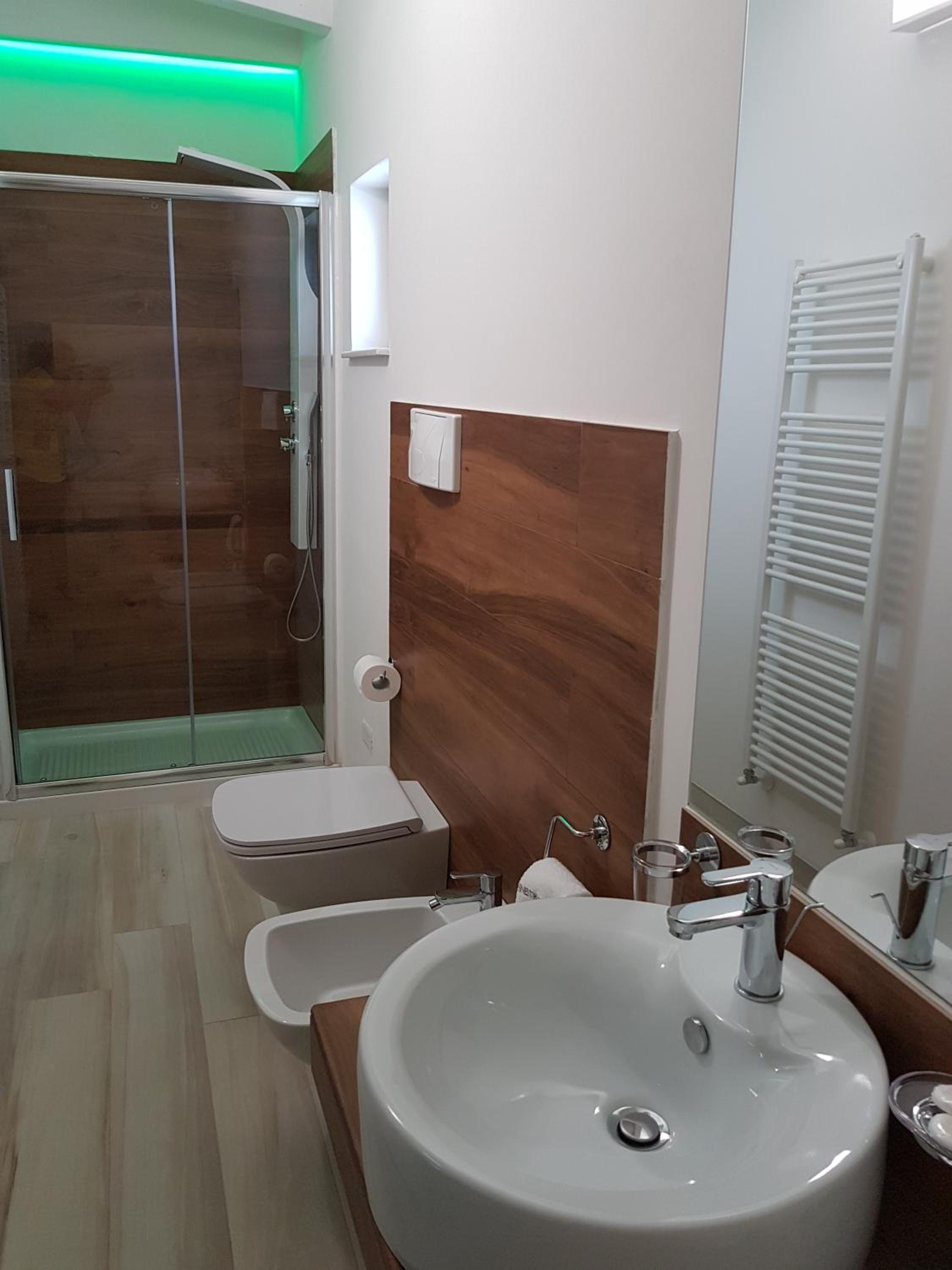 Deluxe Suite - Photo 6