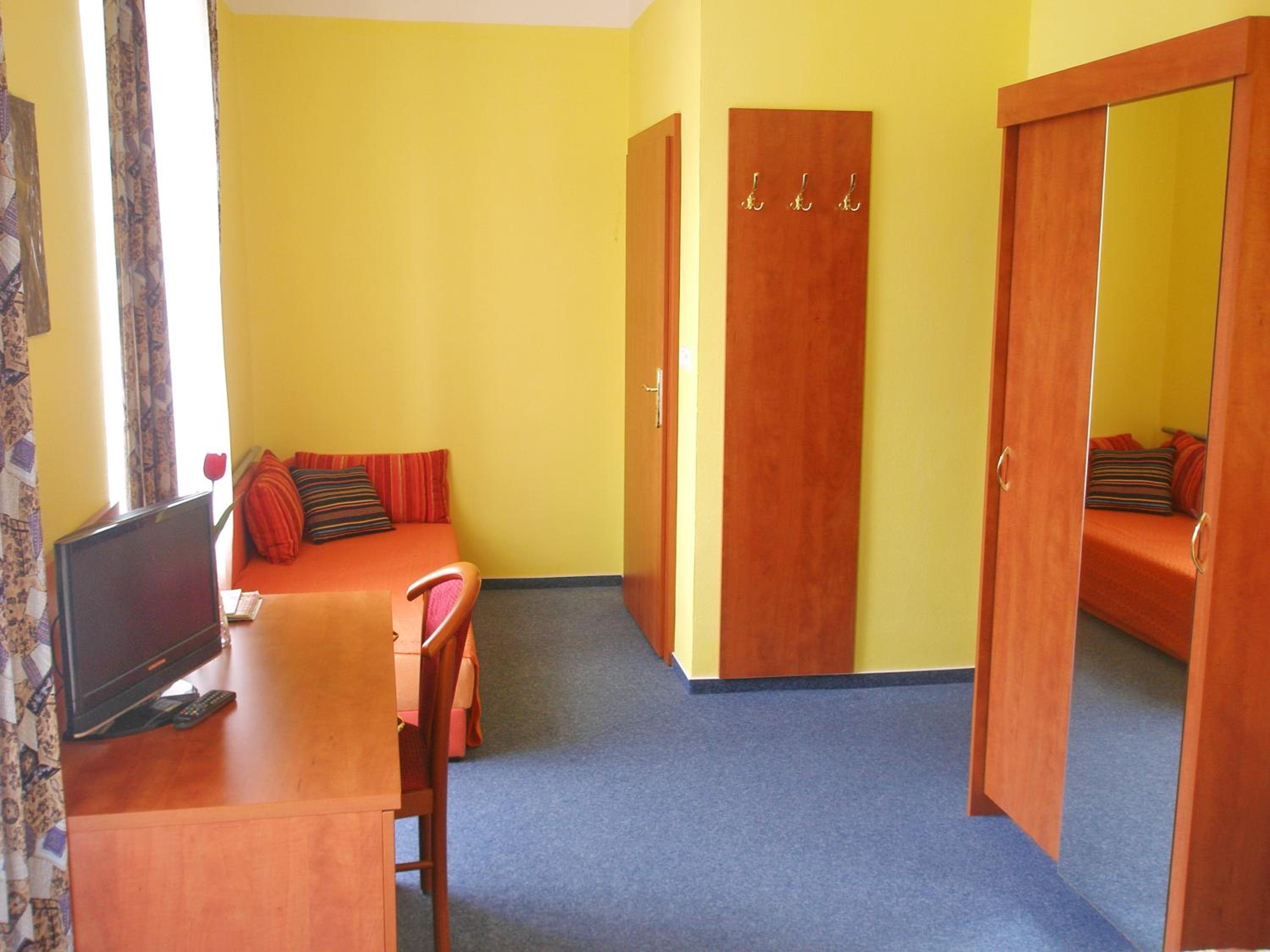 Standard Double or Twin Room - Photo 18
