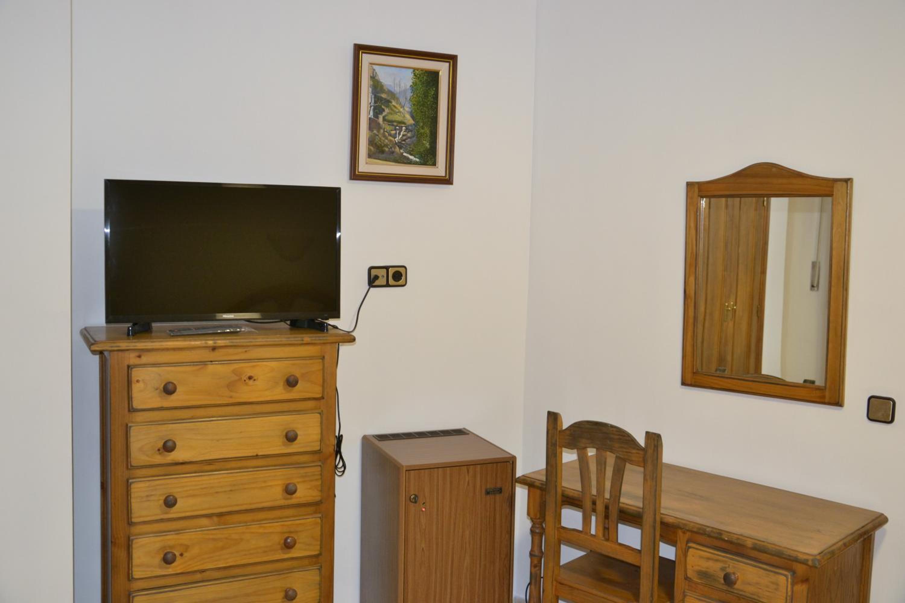 Twin Room with Extra Bed photo 3