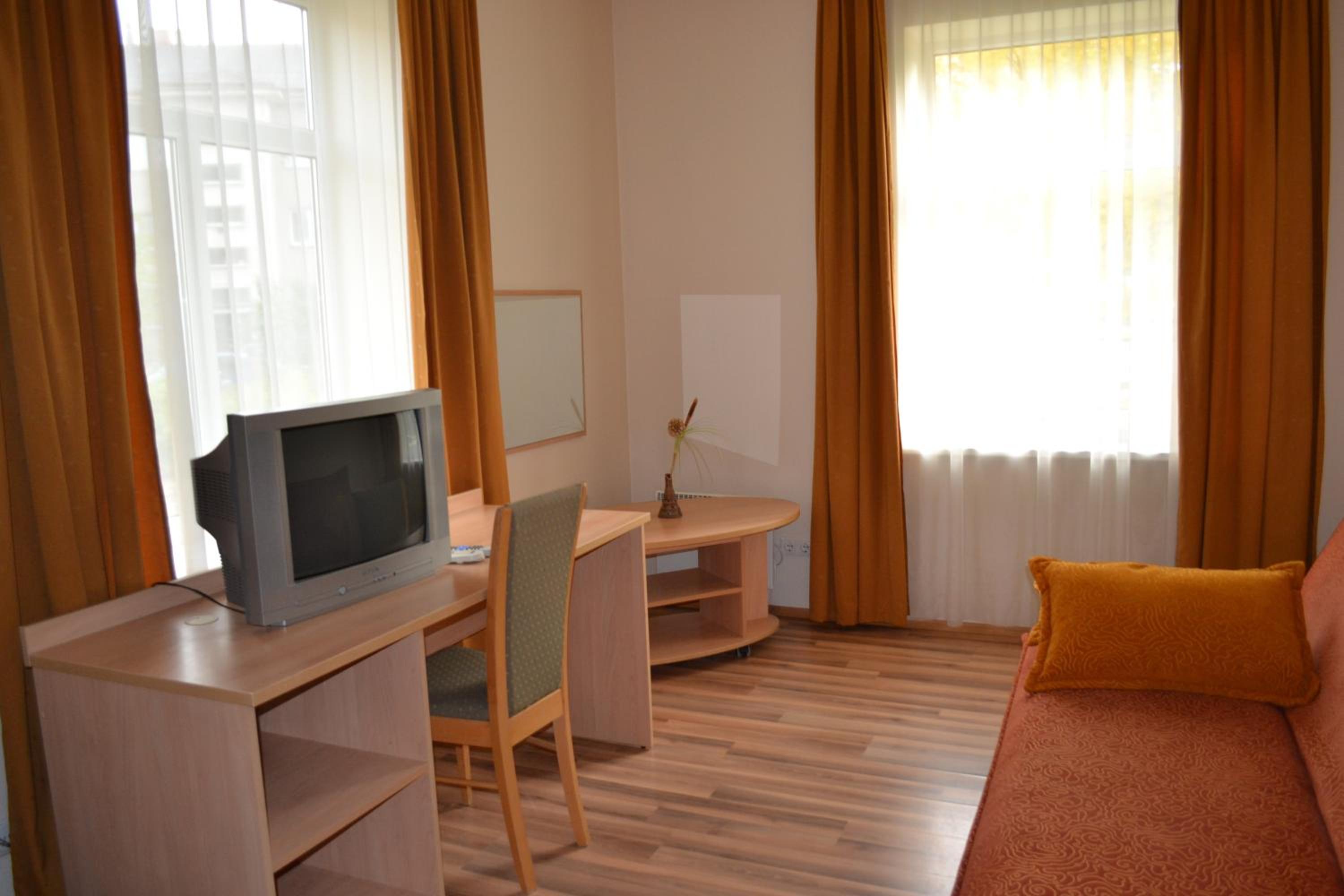 Family Room - Photo 2