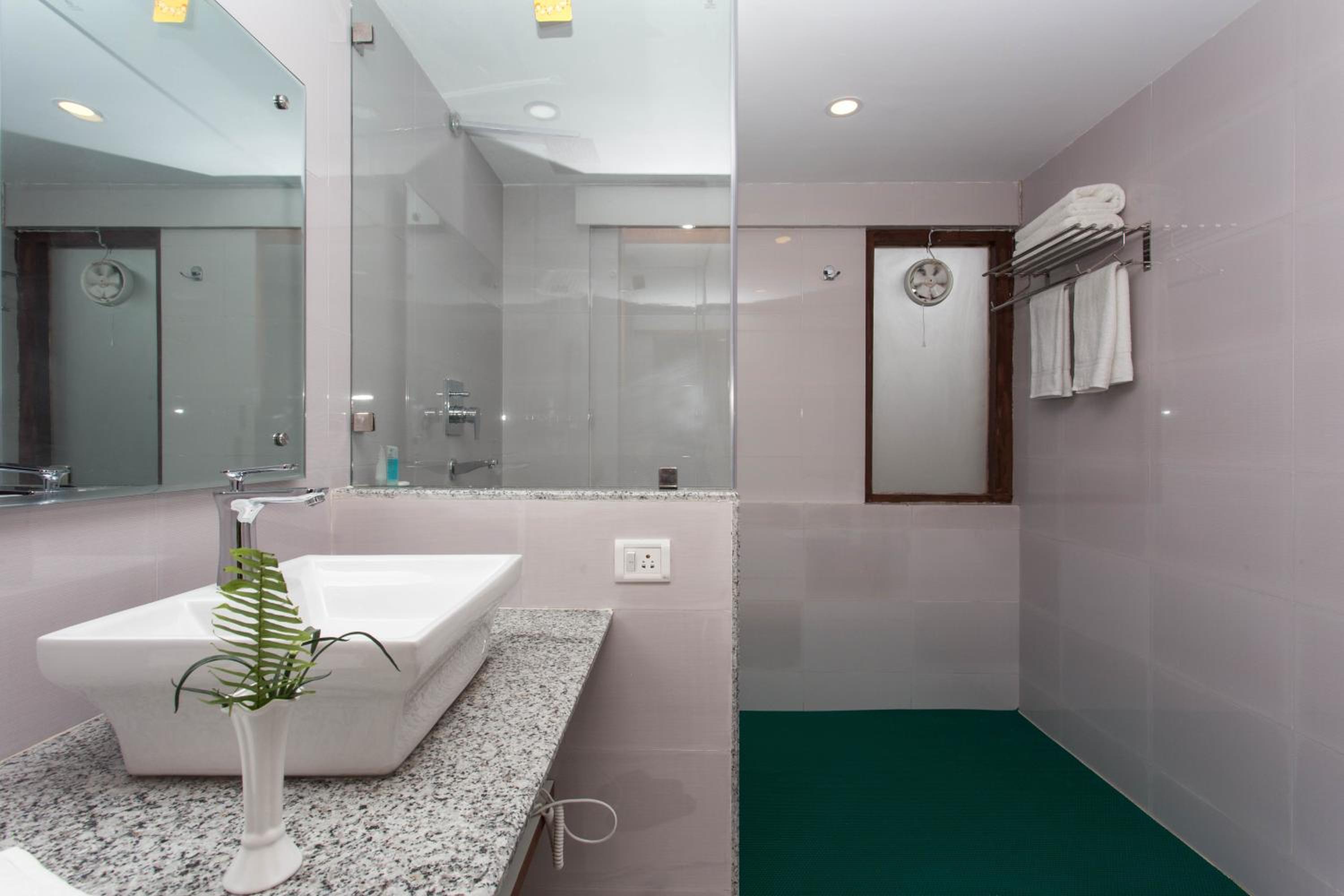 Deluxe Double Room - Free Airport Pickup photo 3