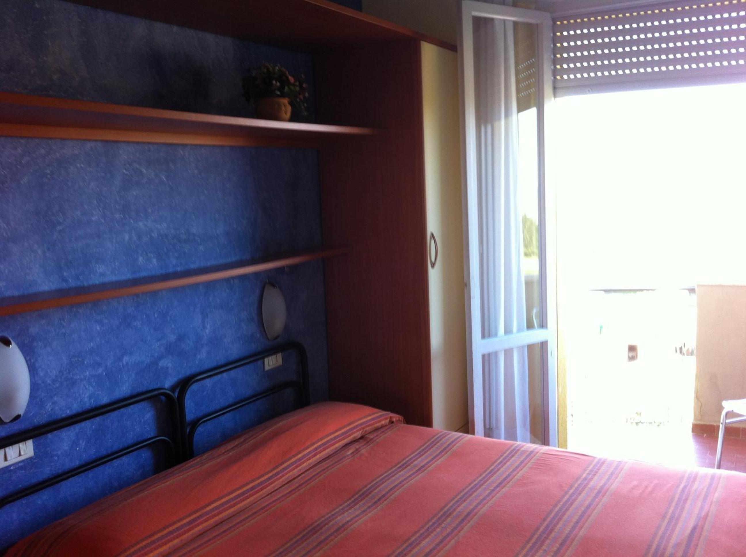Economy Quadruple Room - Photo 4
