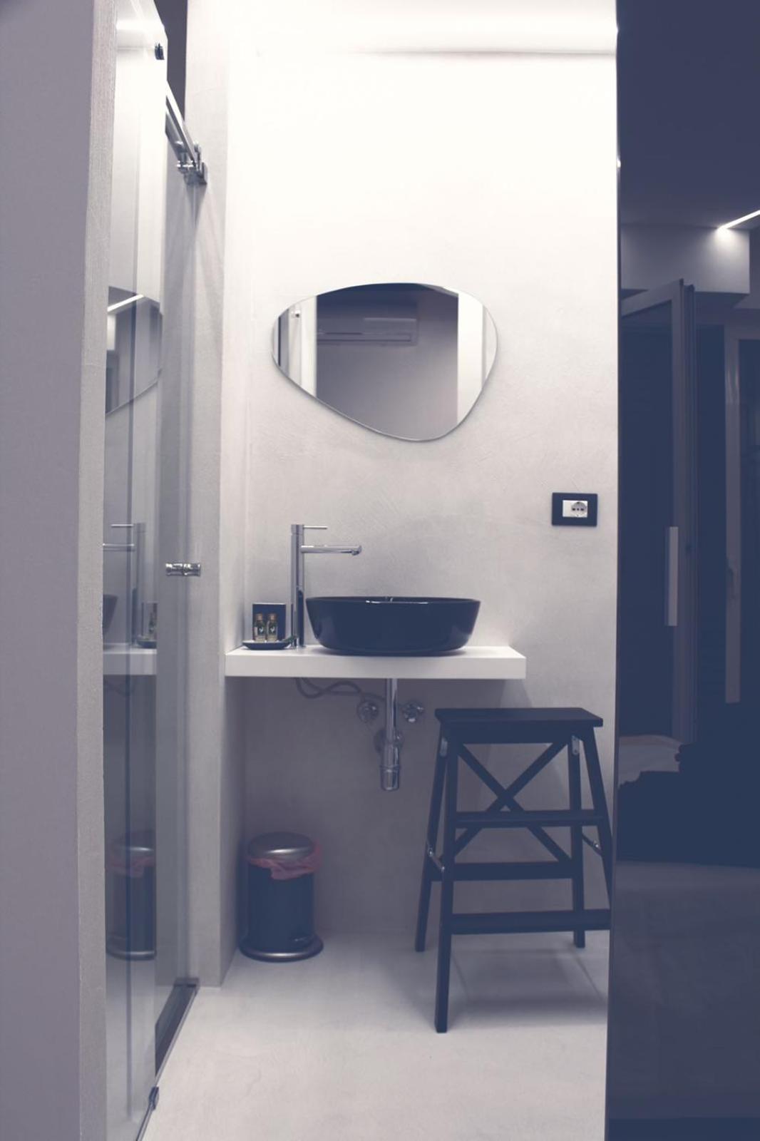 Double Room with Balcony - Photo 17