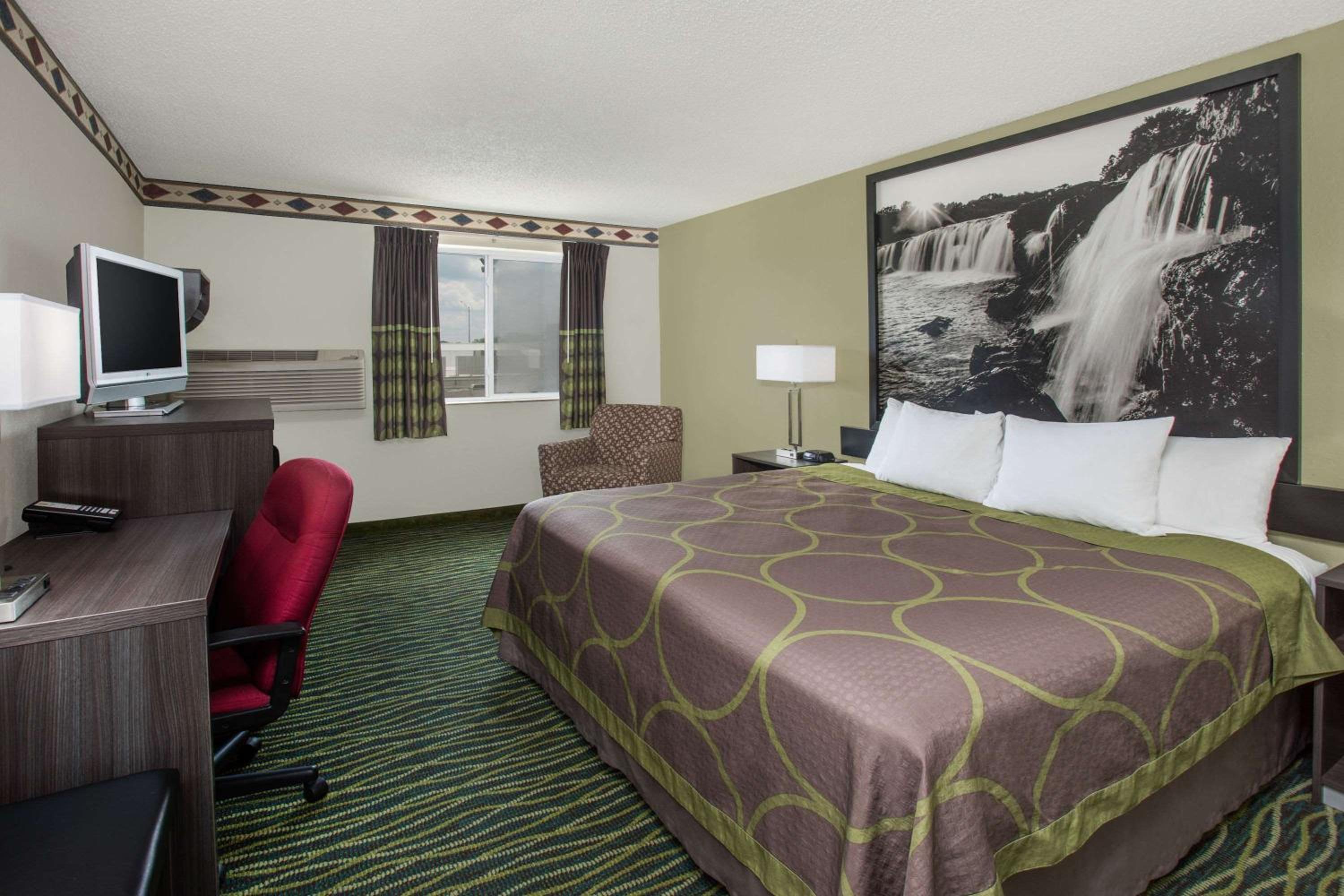 King Room- Non-Smoking - Photo 13