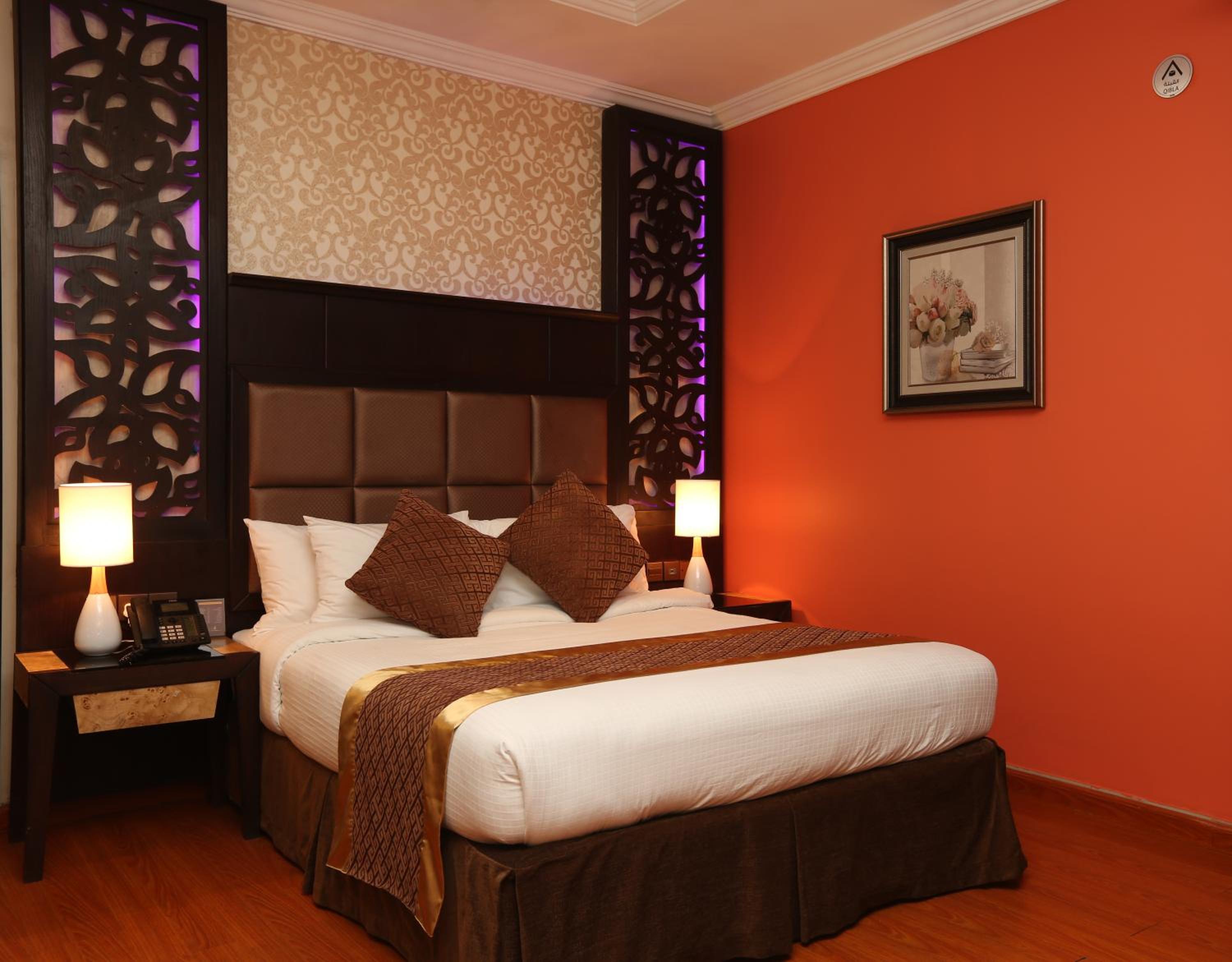 Deluxe Room (2 Adults + 1 Child)
