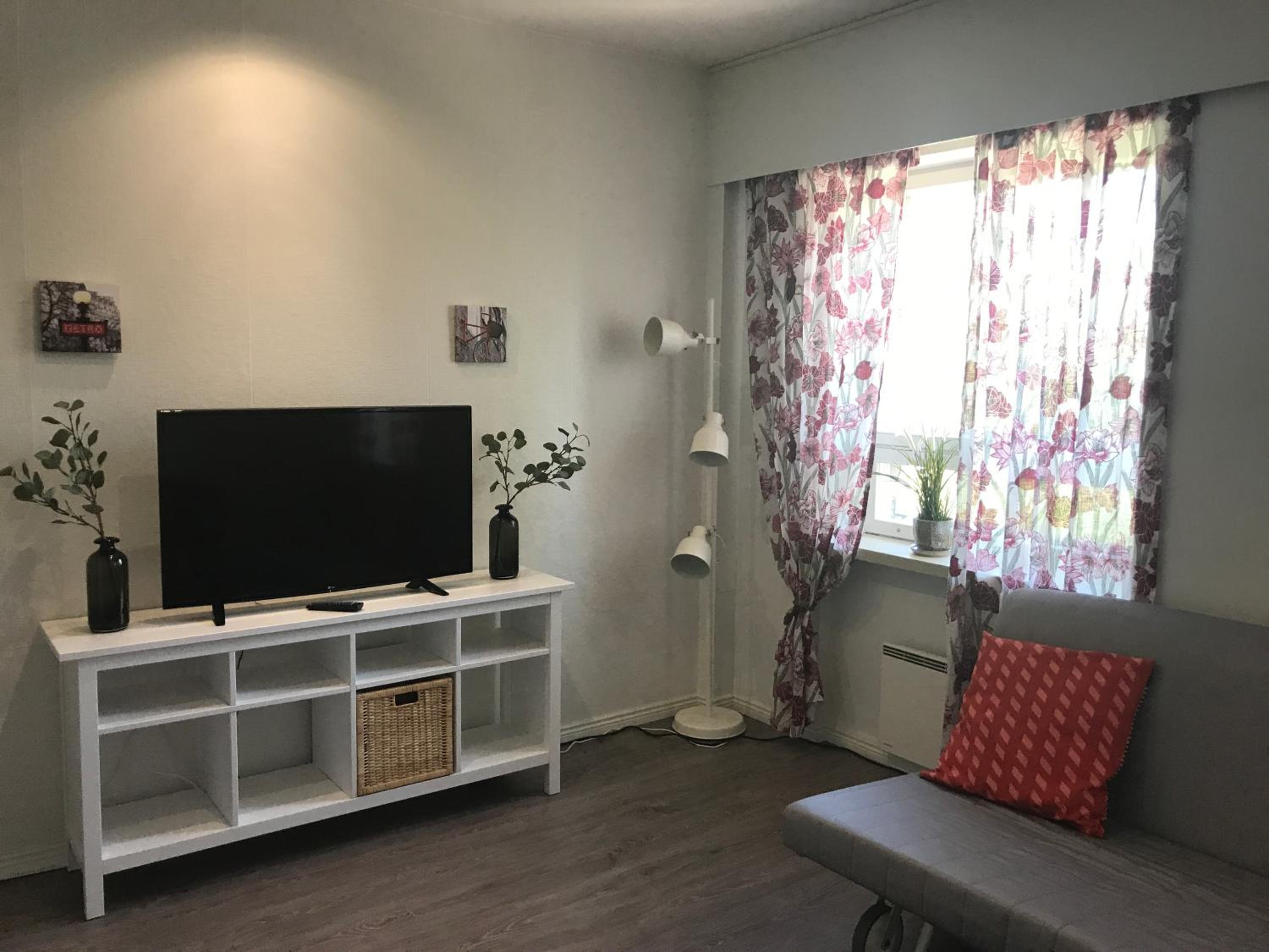 Apartment with Balcony - Photo 2