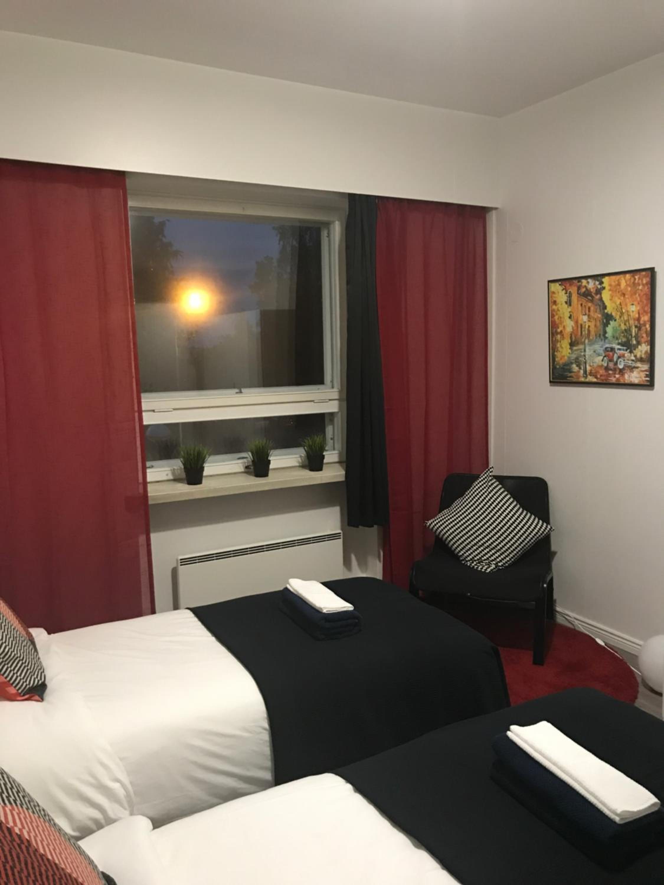 Apartment with Balcony - Photo 6