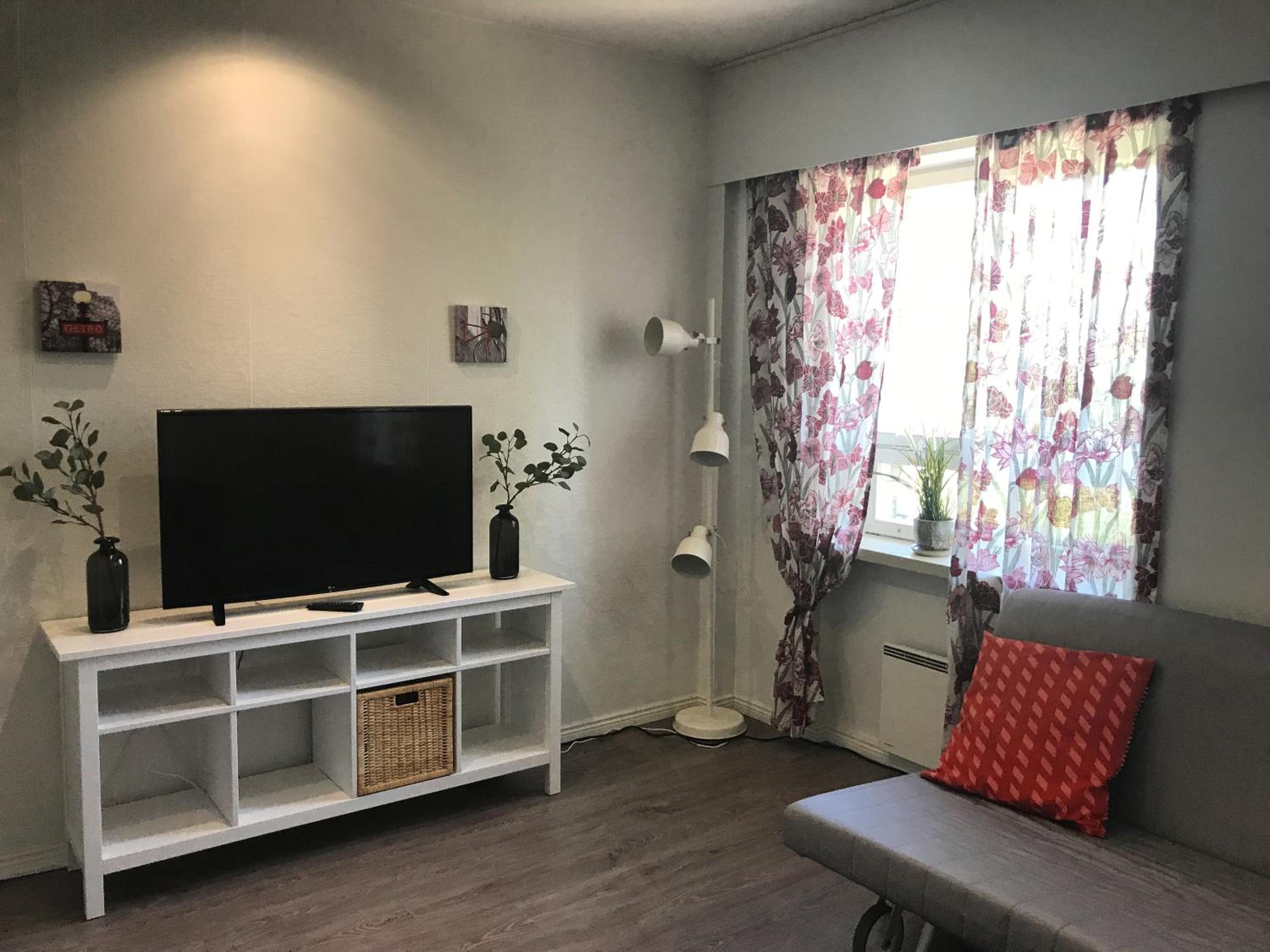 Apartment with Balcony - Photo 5
