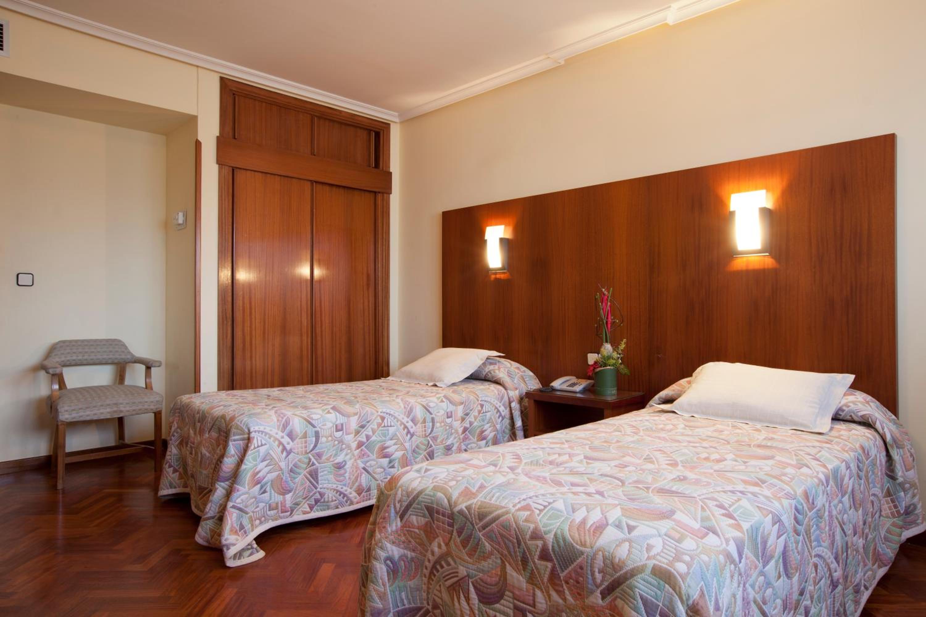 Standard Double or Twin Room - Photo 1