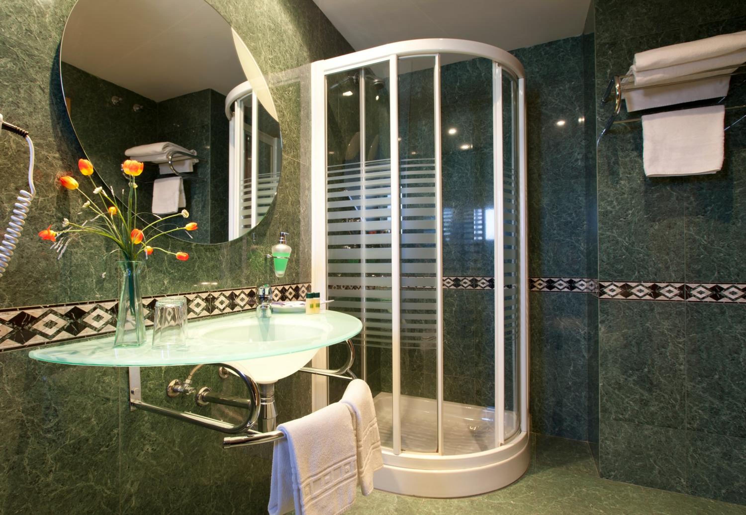 Superior Double or Twin Room - Photo 6