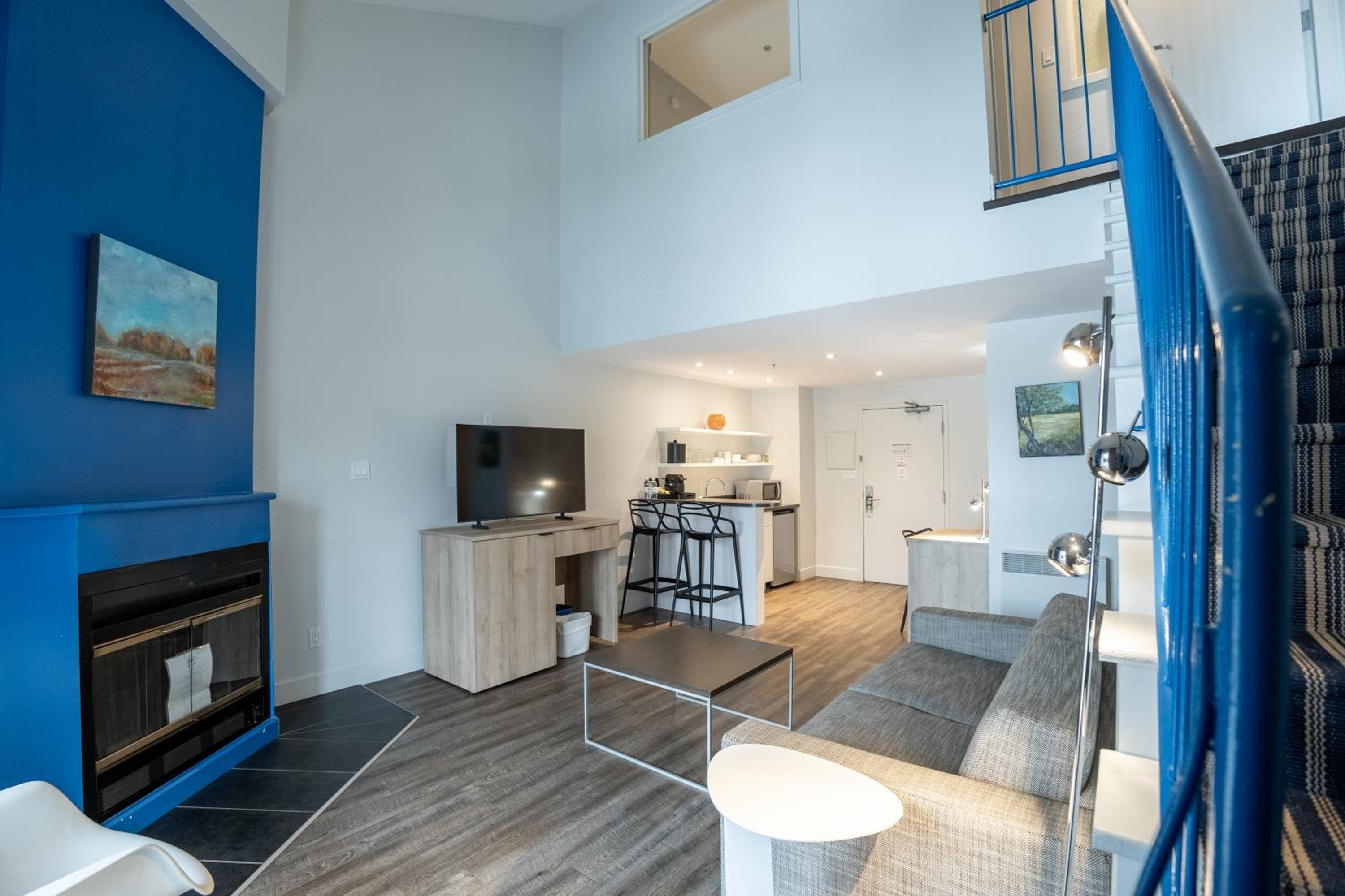 Two-Bedroom Two-Floor Suite with One King Bed, Two Single Beds and One Sofa Bed - Forest View/Non-Smoking photo 1