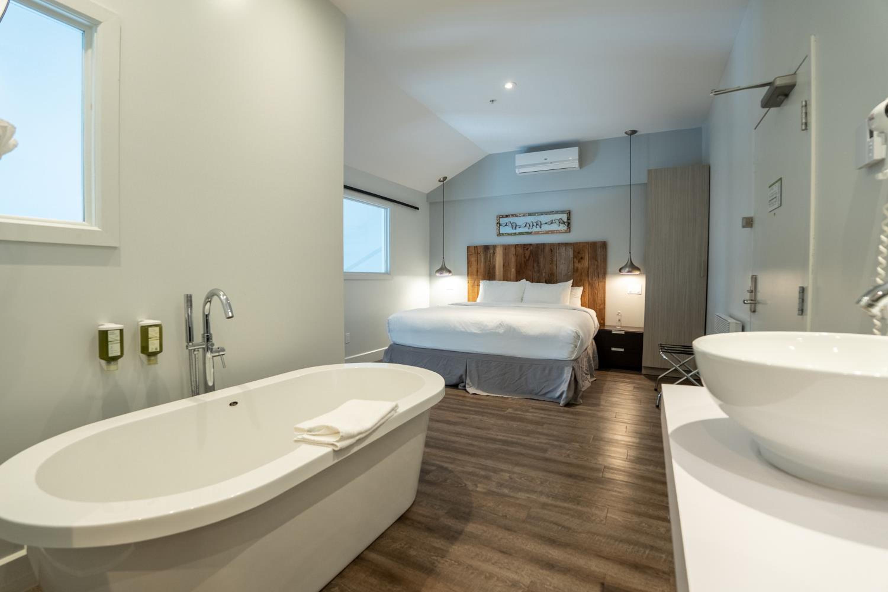 Two-Floor King Suite with Sofa Bed and Terrace - Lake View/Non-Smoking photo 2