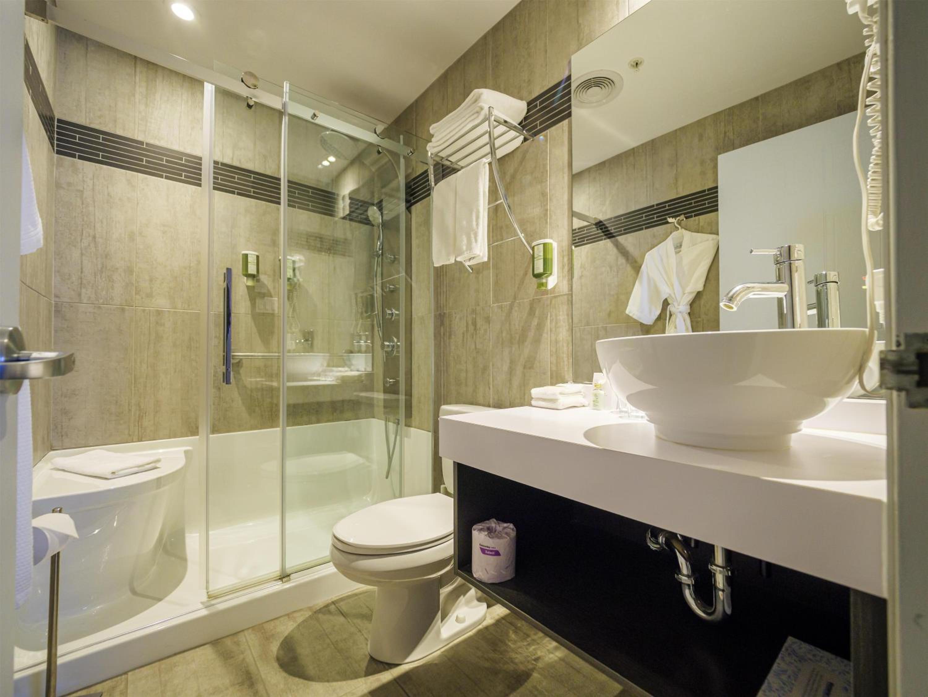 Queen Room with Walk-In Shower and Balcony - Second Floor/Non-Smoking photo 1