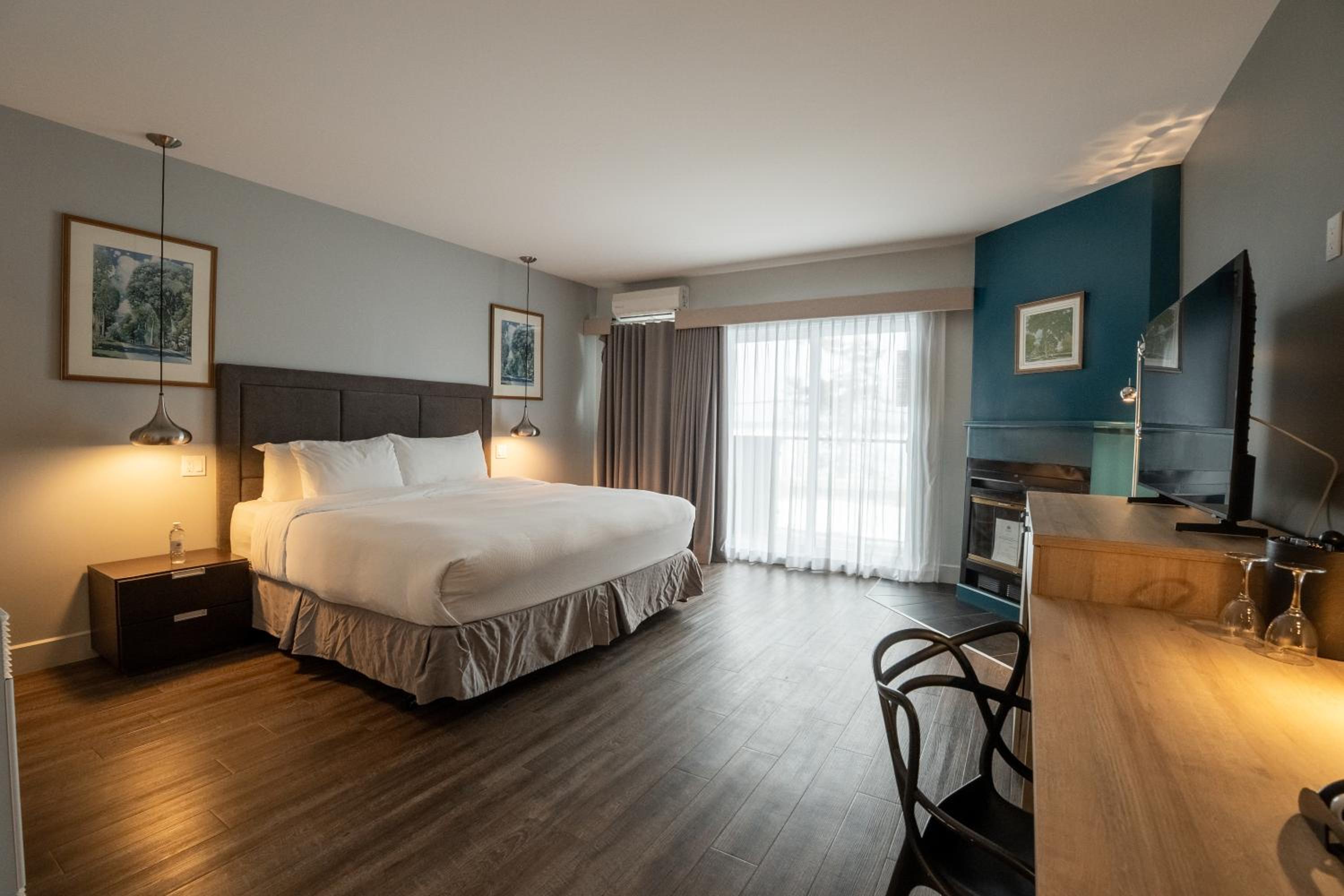 King Room with Balcony and Walk-In Shower - Second Floor/Non-Smoking photo 3