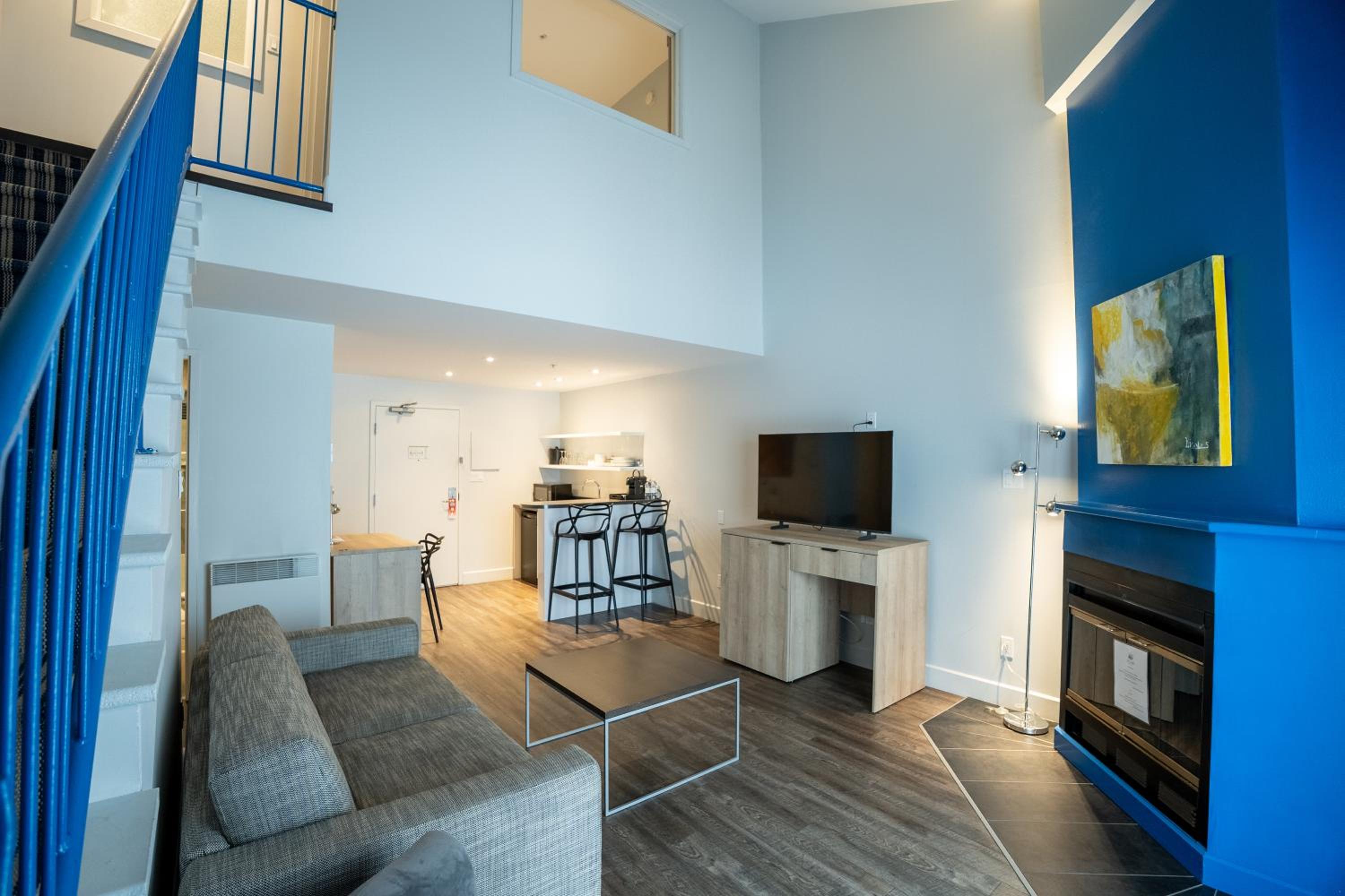 King Suite with Sofa Bed - Balcony/Non-Smoking photo 1