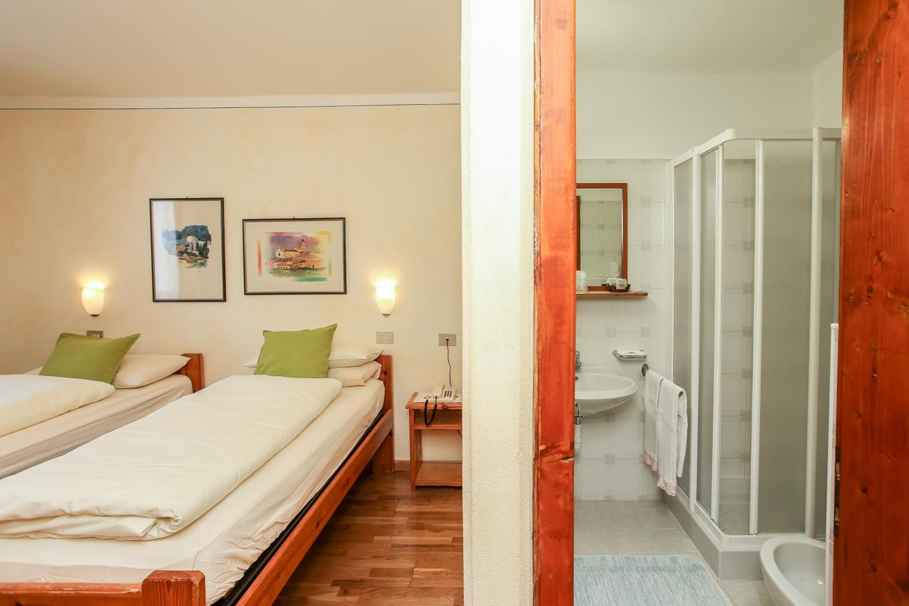 Double or Twin Room photo 3