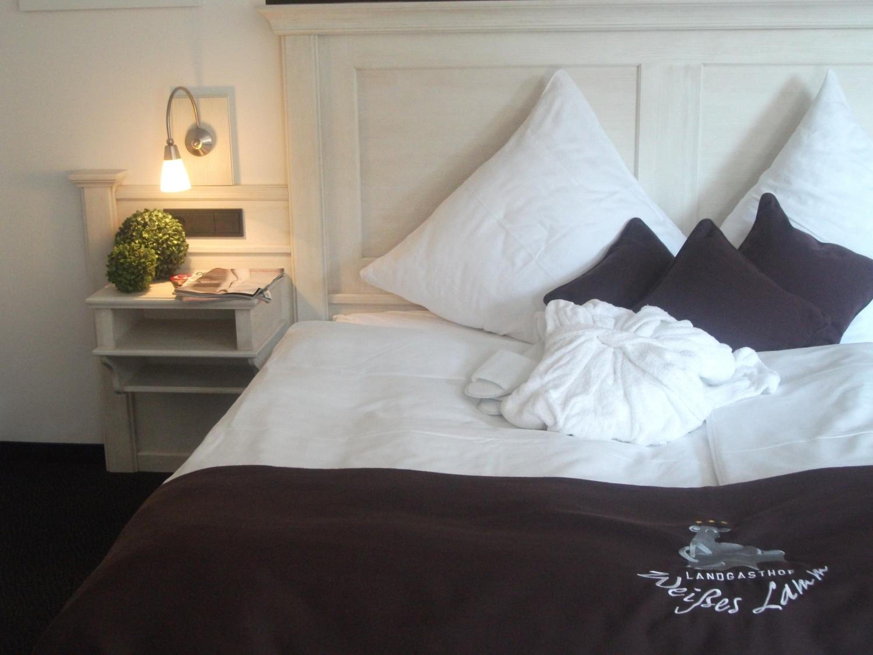 Deluxe Double Room - Photo 17