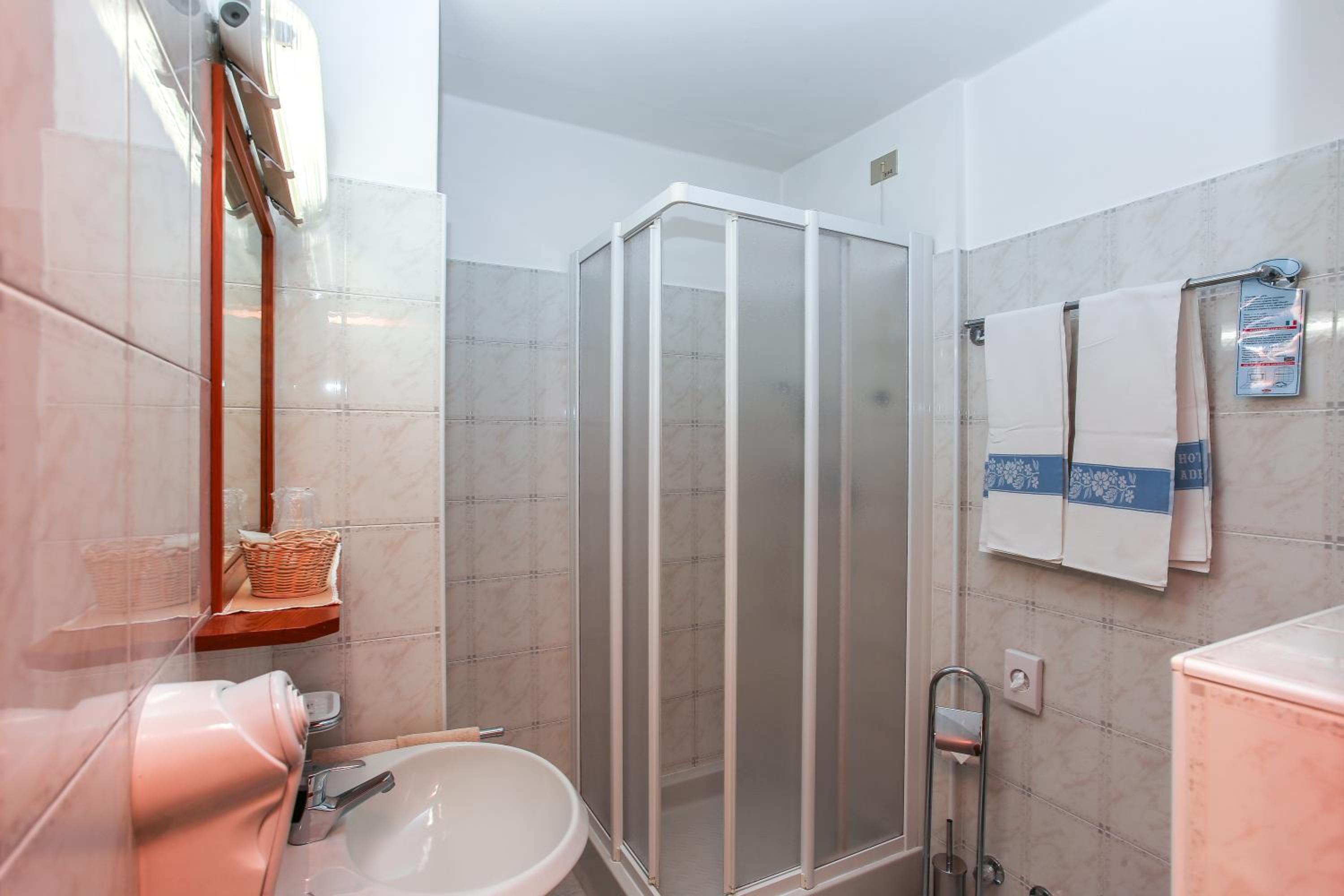 Standard Double Room - Single Use photo 2