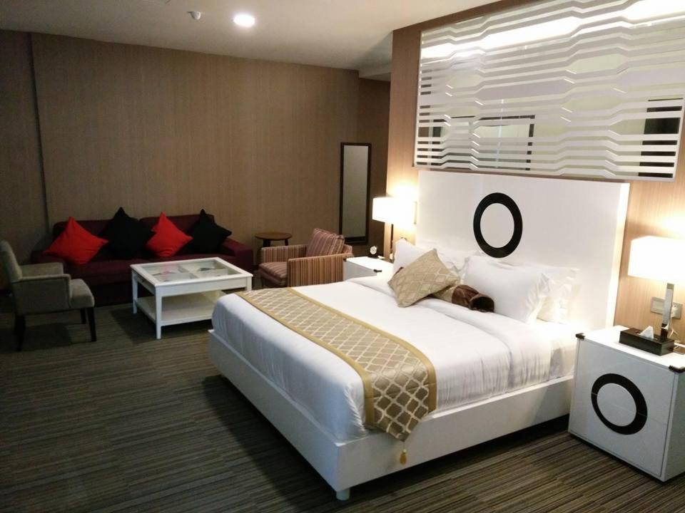Honeymoon Suite - Photo 1