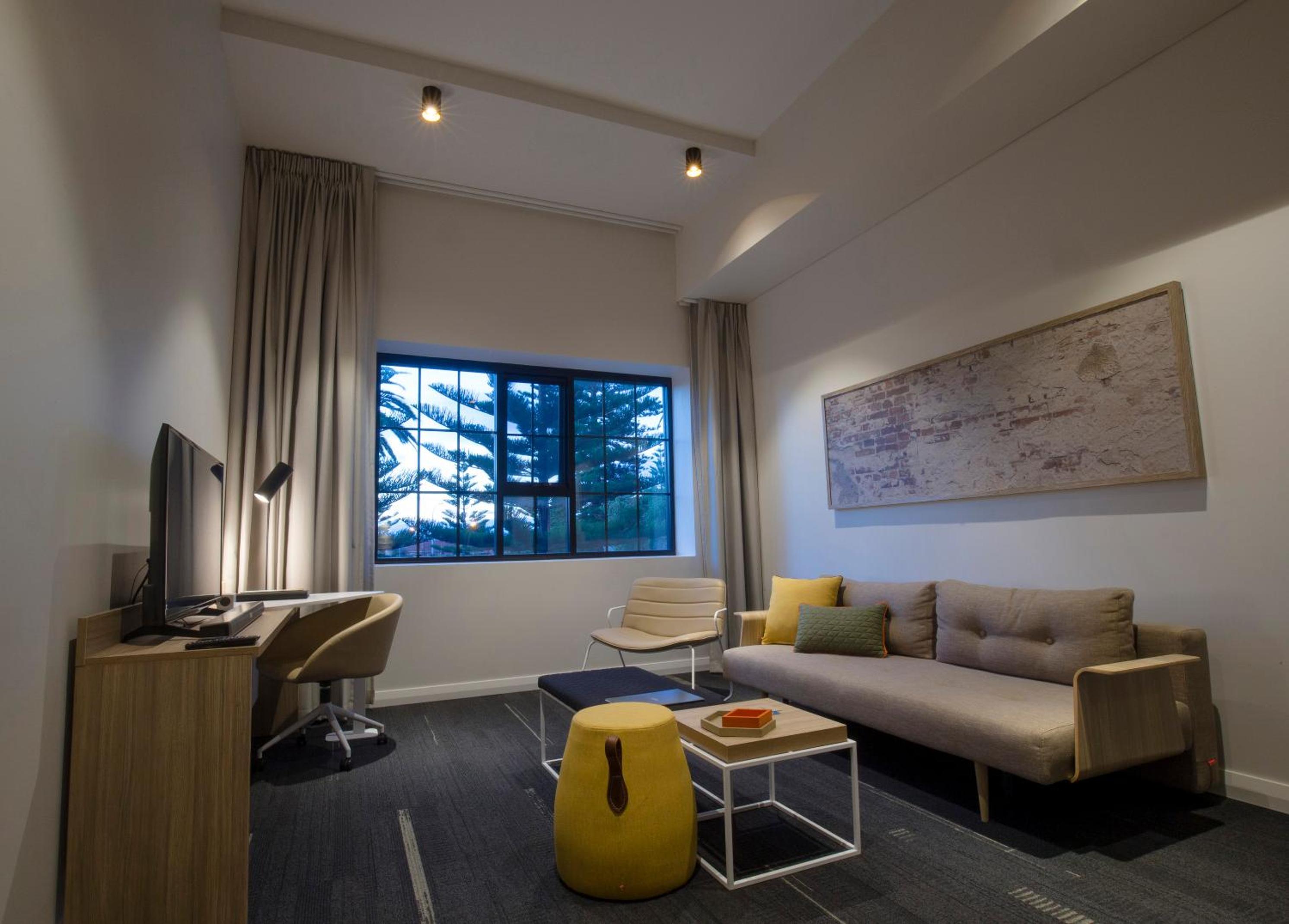One-Bedroom Apartment photo 2