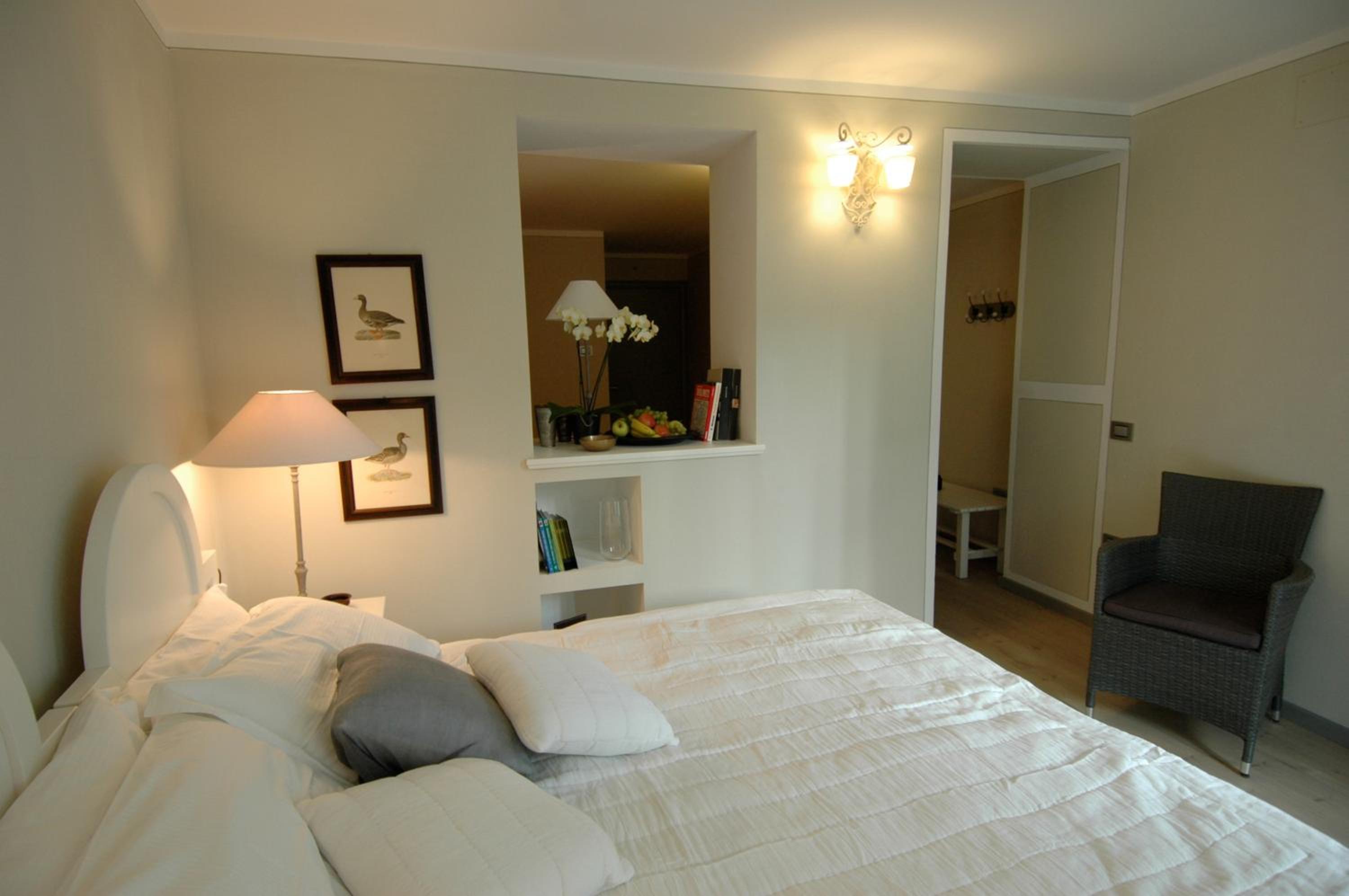 Suite with Balcony - Photo 4