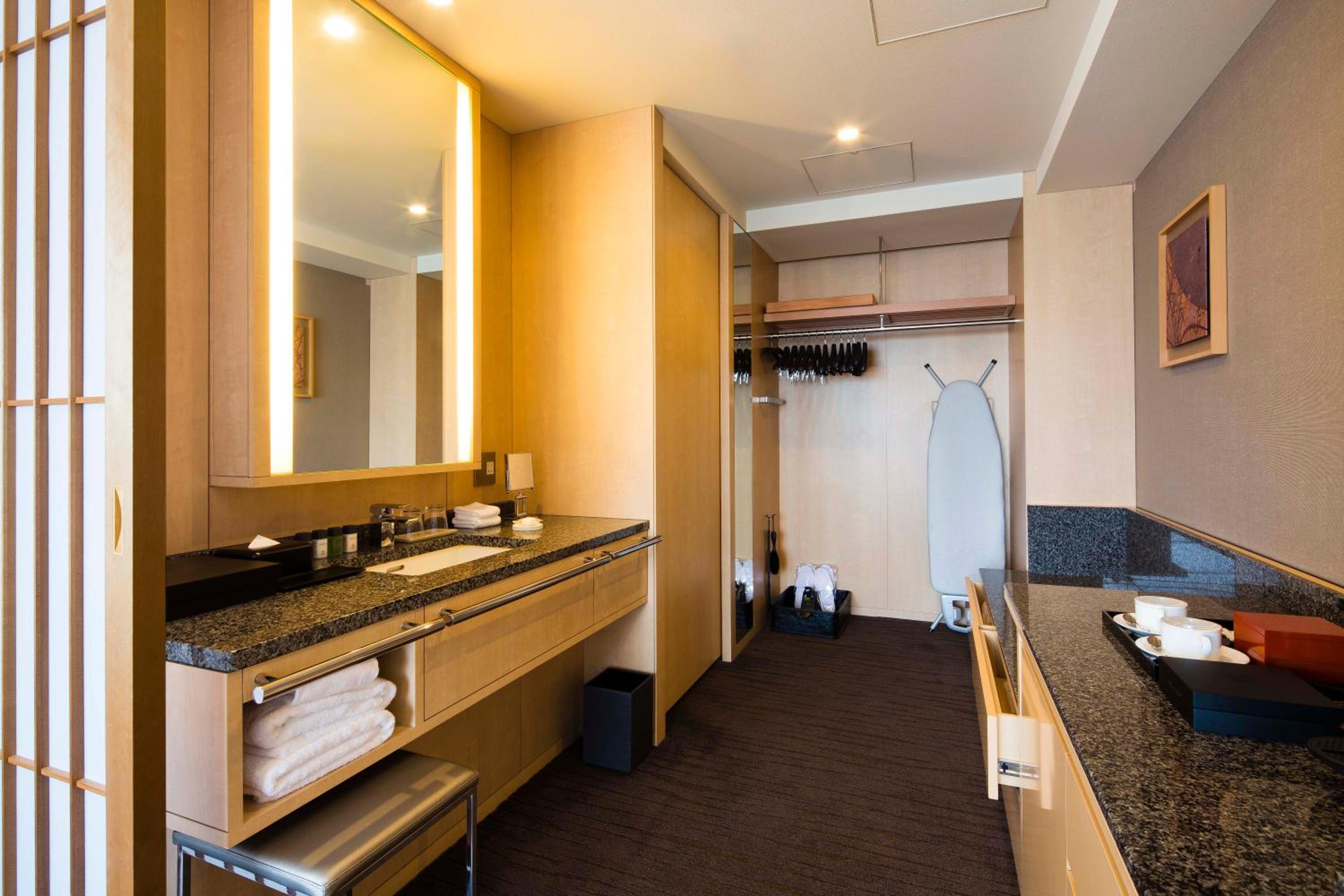 Club Deluxe Hollywood Twin Room - Non-Smoking