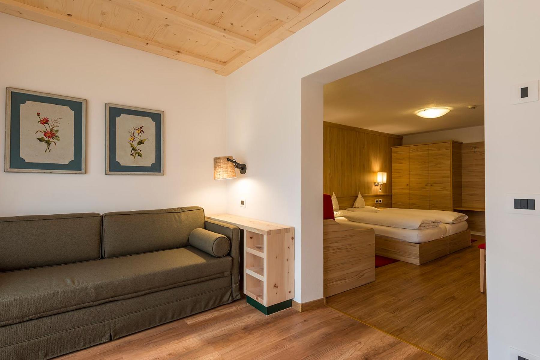 Double or Twin Room with Balcony photo 2