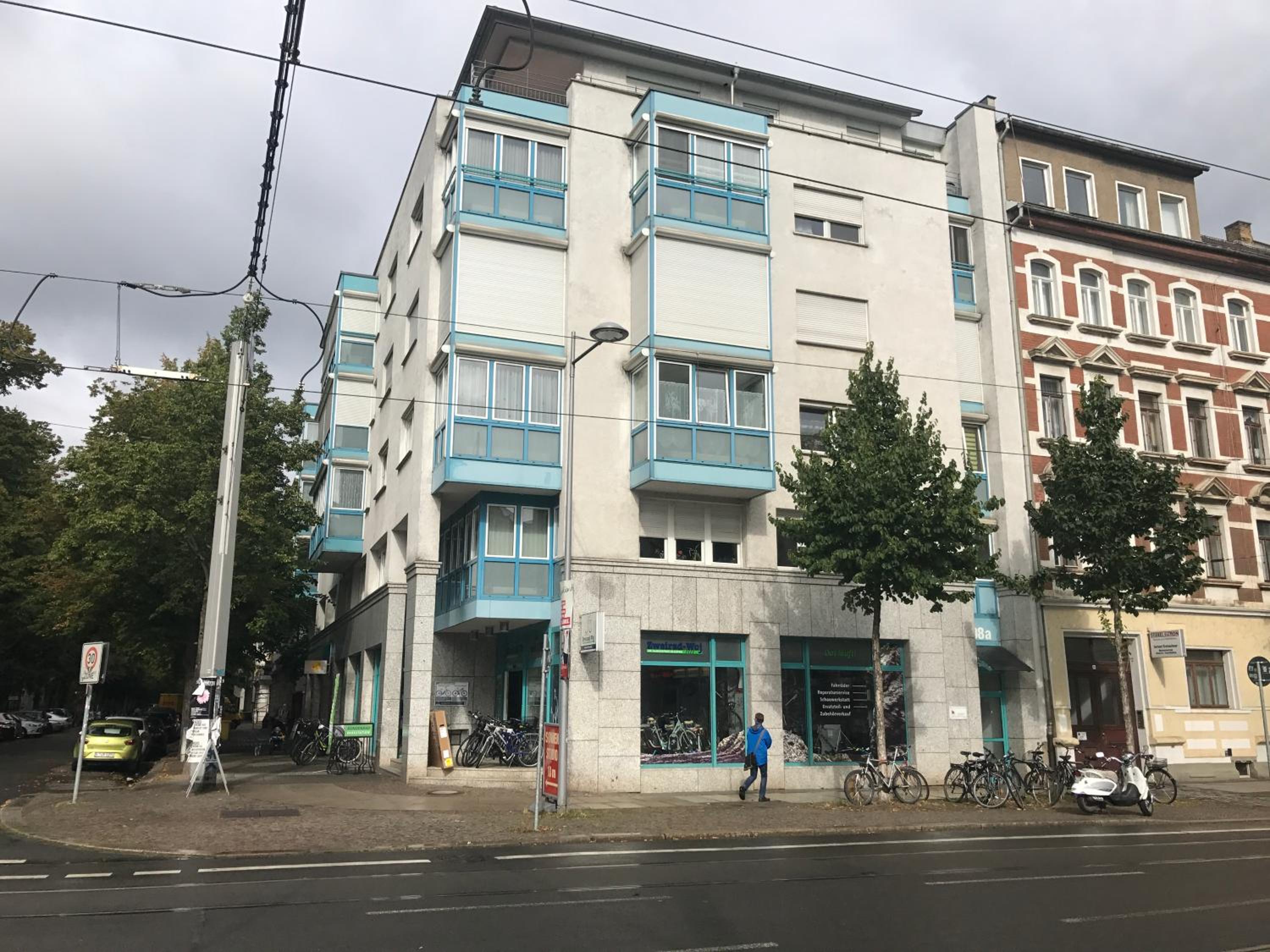 Apartment with Balcony - Photo 6