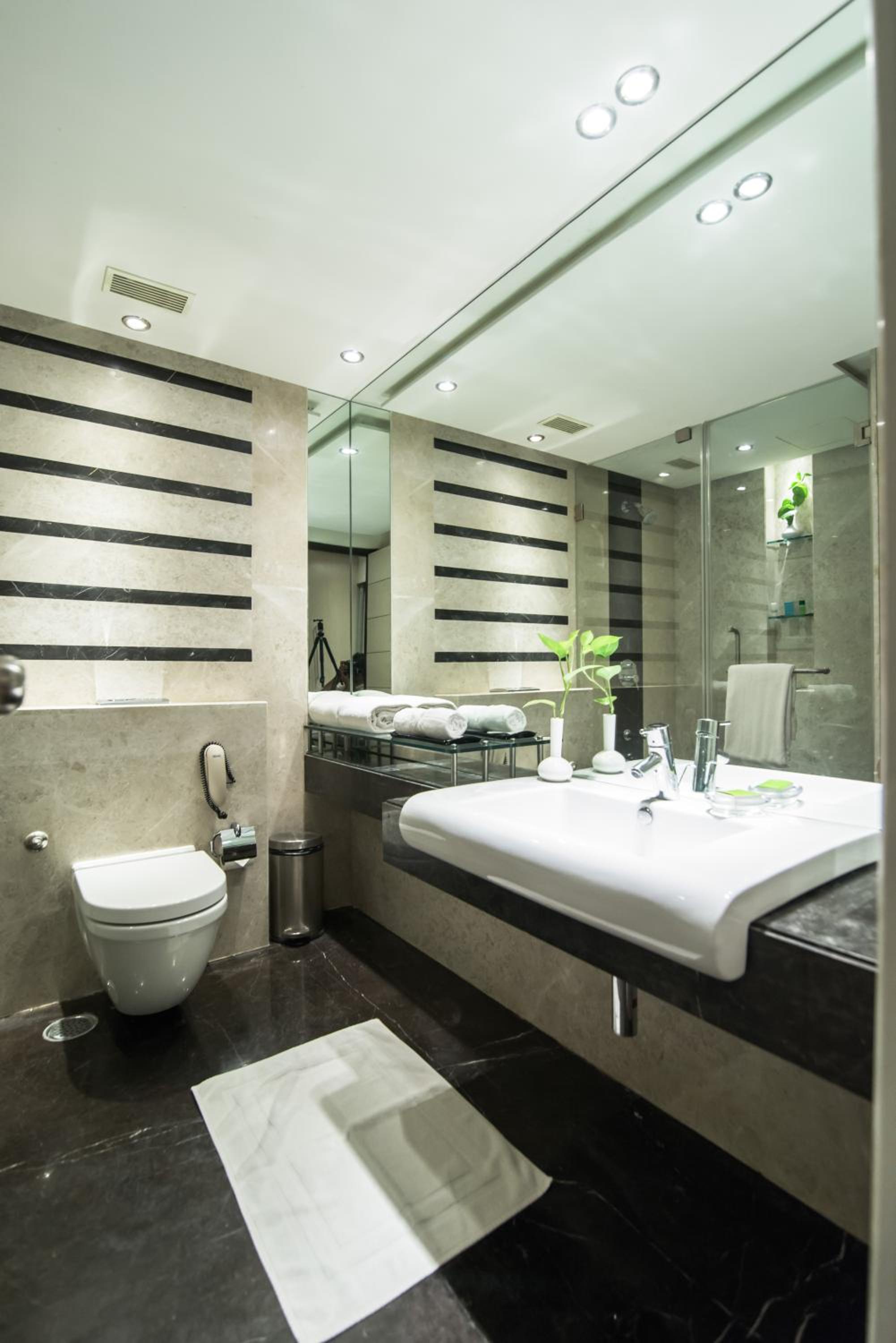 Premium Three Bedroom With Kitchen - Photo 6