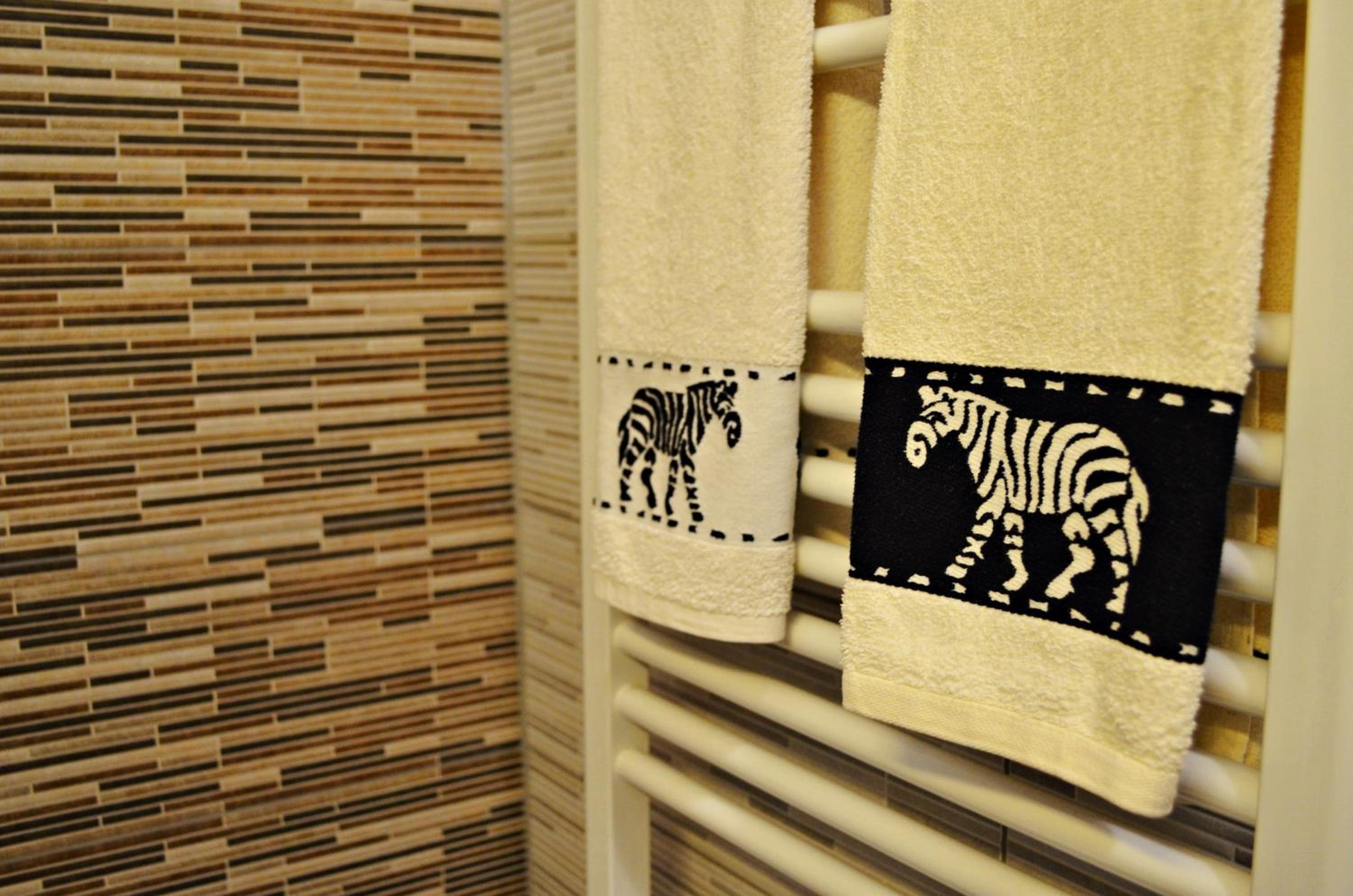 Double or Twin Room with Private Bathroom - Photo 4