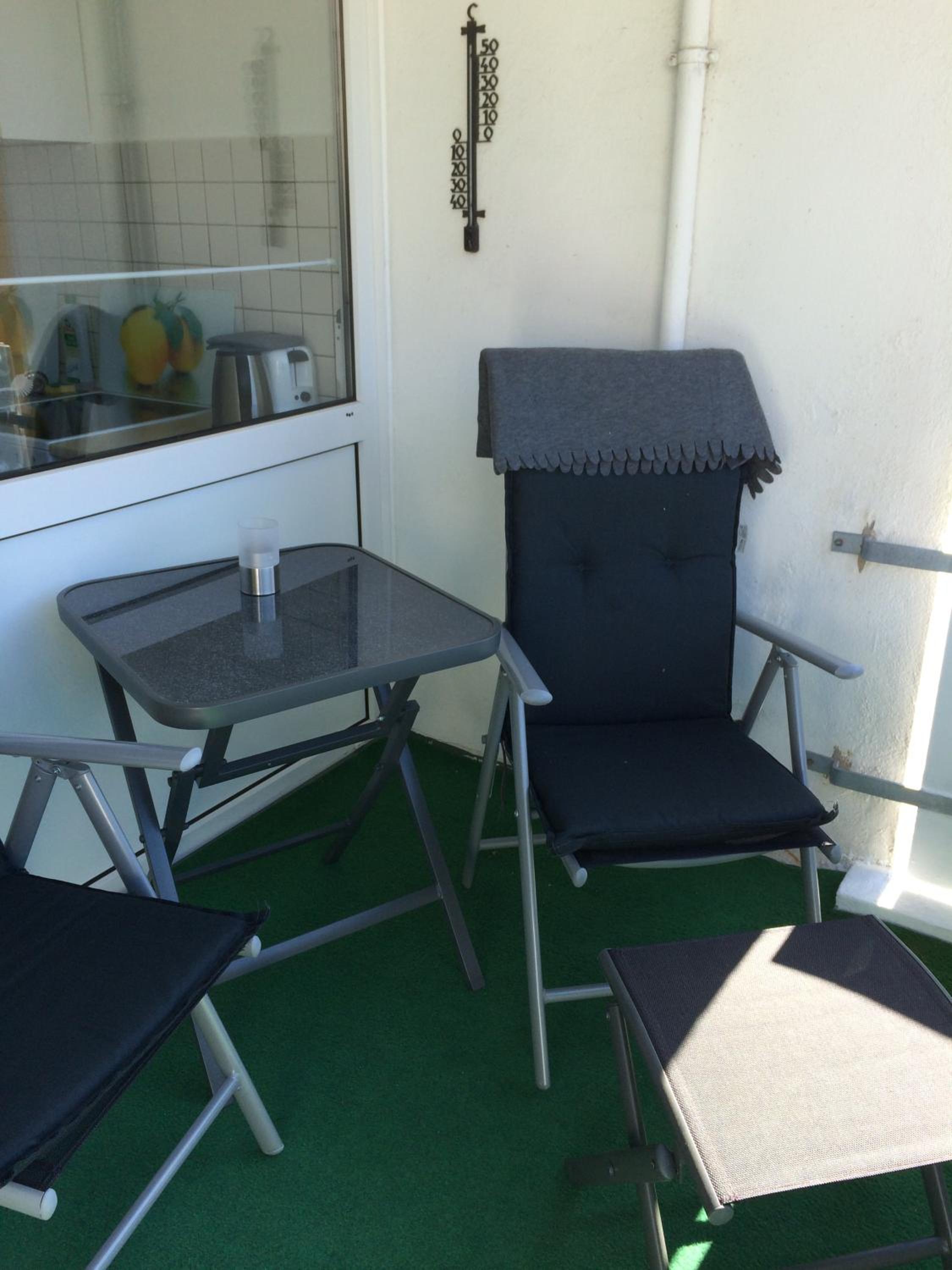 Apartment with Balcony - Photo 9